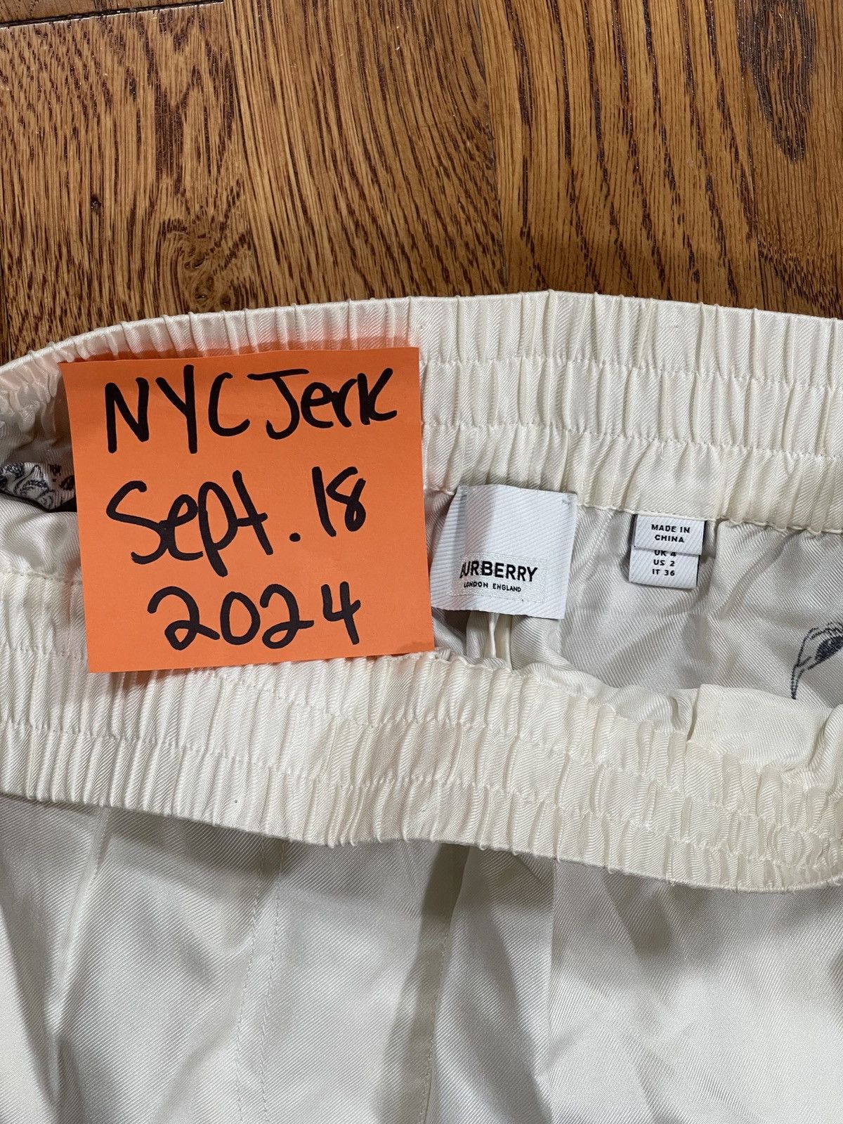 Burberry Burberry London Silk Shorts Dear Logo White Women’s Size 2 Size 26" / US 2 / IT 38 - 5 Thumbnail