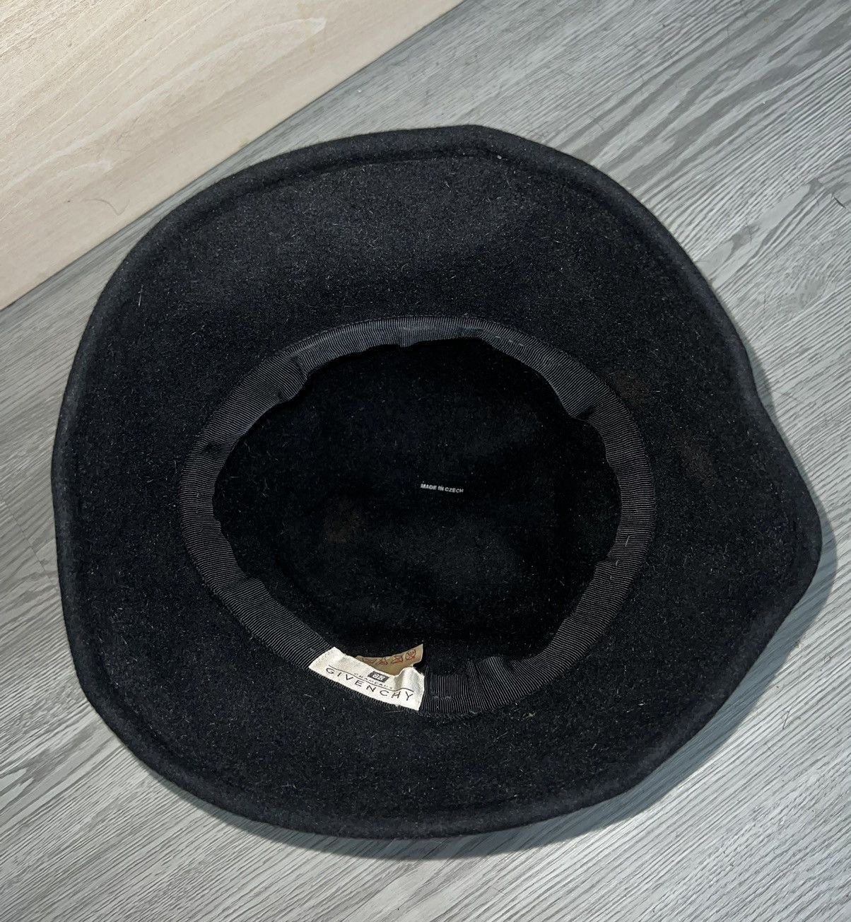 Givenchy Rare vintage Givenchy wool bucket hat 🎩🖤 Size ONE SIZE - 9 Thumbnail