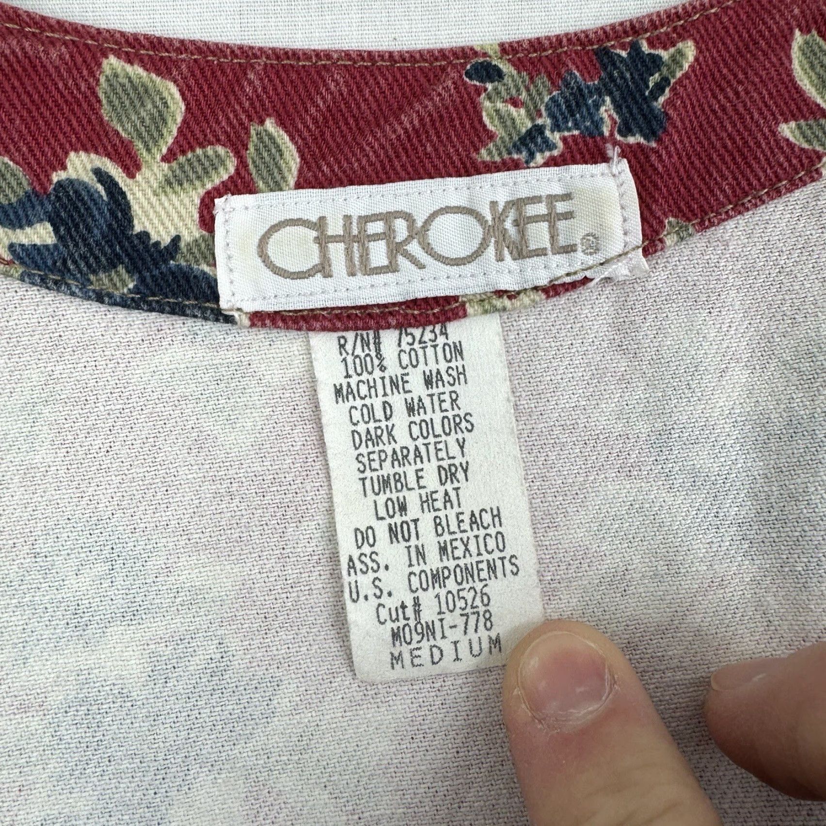 Cherokee VINTAGE Cherokee Floral Vest Womens Medium Red V-Neck 90s Floral Nature Size M / US 6-8 / IT 42-44 - 4 Thumbnail