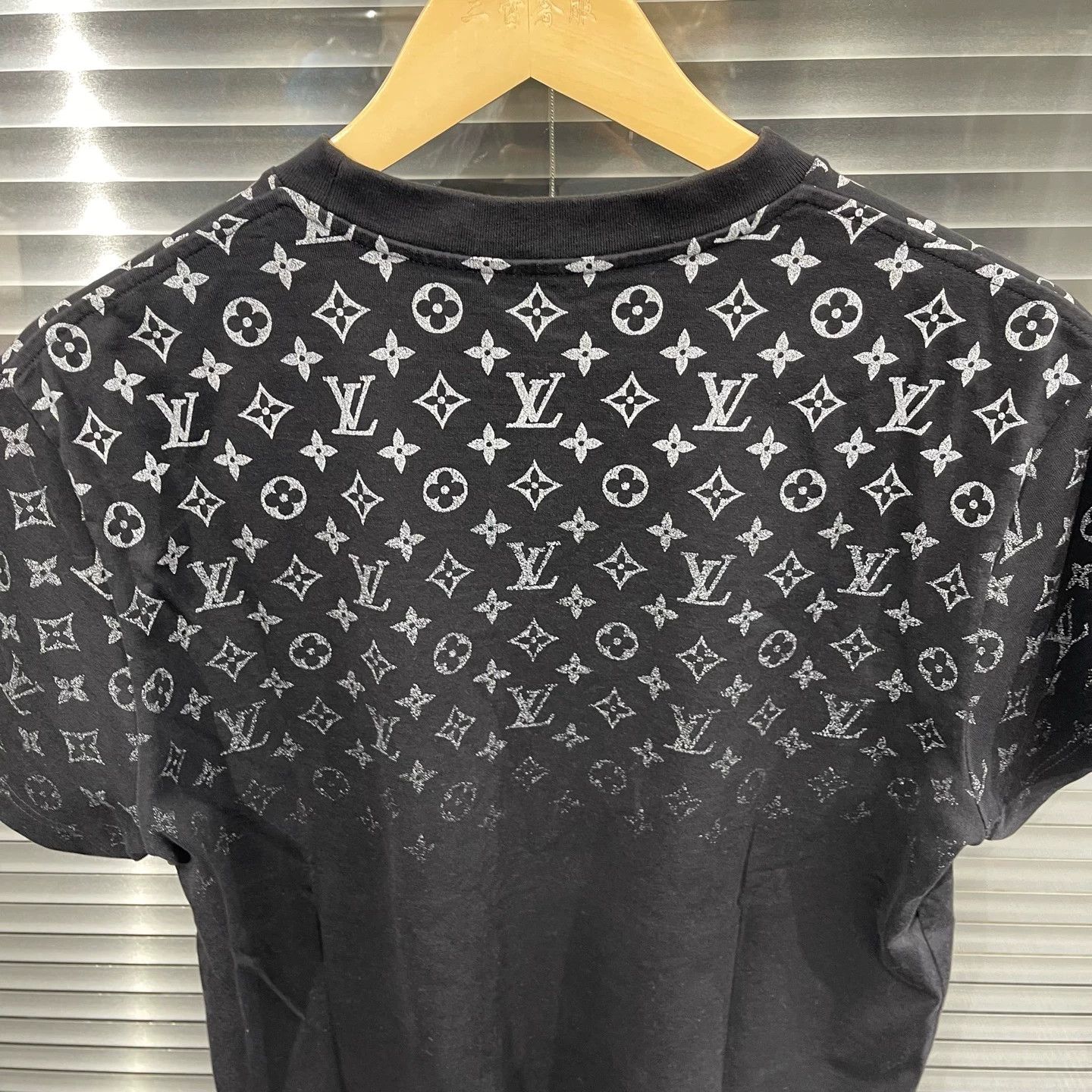 Louis Vuitton LV 24ss Black Gradient Short Tee XS Like New Size US XS / EU 42 / 0 - 5 Thumbnail