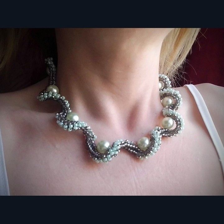Handmade Necklace Green Pearls Wavy Pattern Elegant Vintage style Size ONE SIZE - 3 Thumbnail
