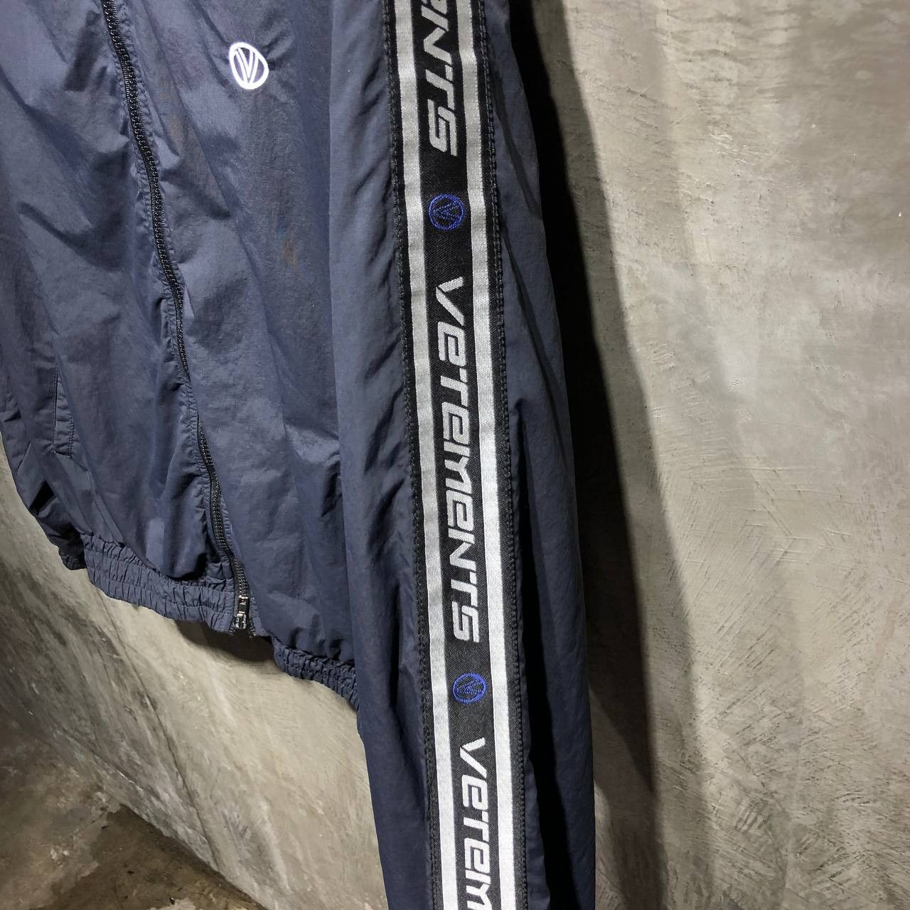 Vetements Vetements Tape logo track suit Size US M / EU 48-50 / 2 - 6 Thumbnail