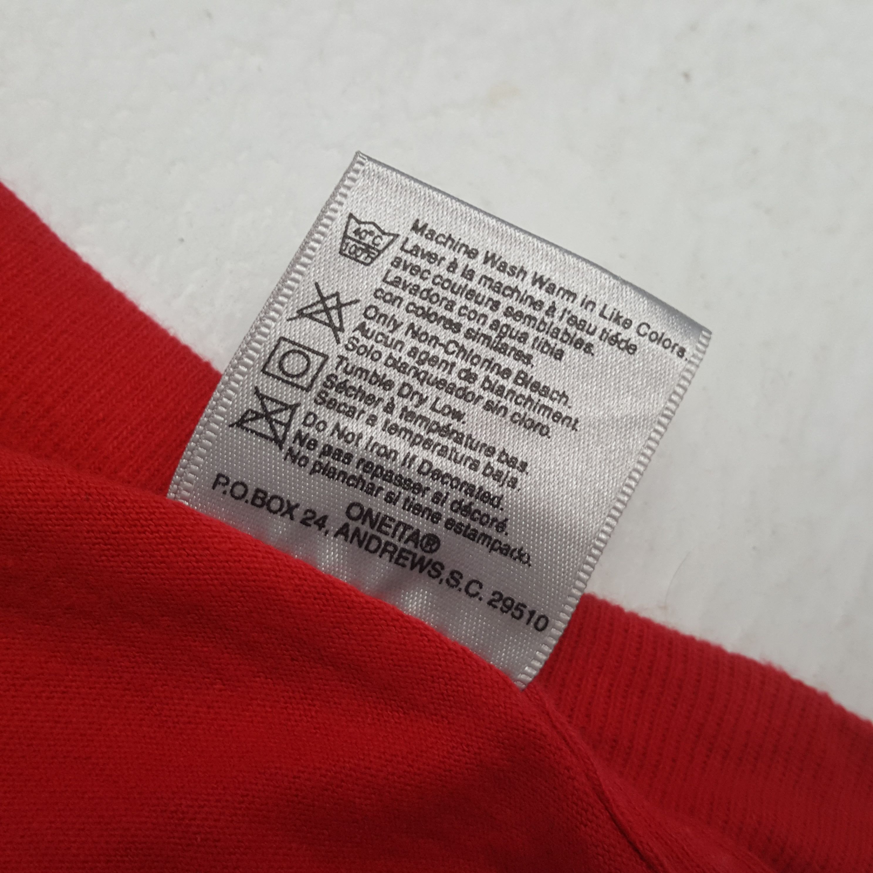 Vintage Hug A Firefighter Dept Vintage Tshirt RR1 Size US XL / EU 56 / 4 - 5 Thumbnail