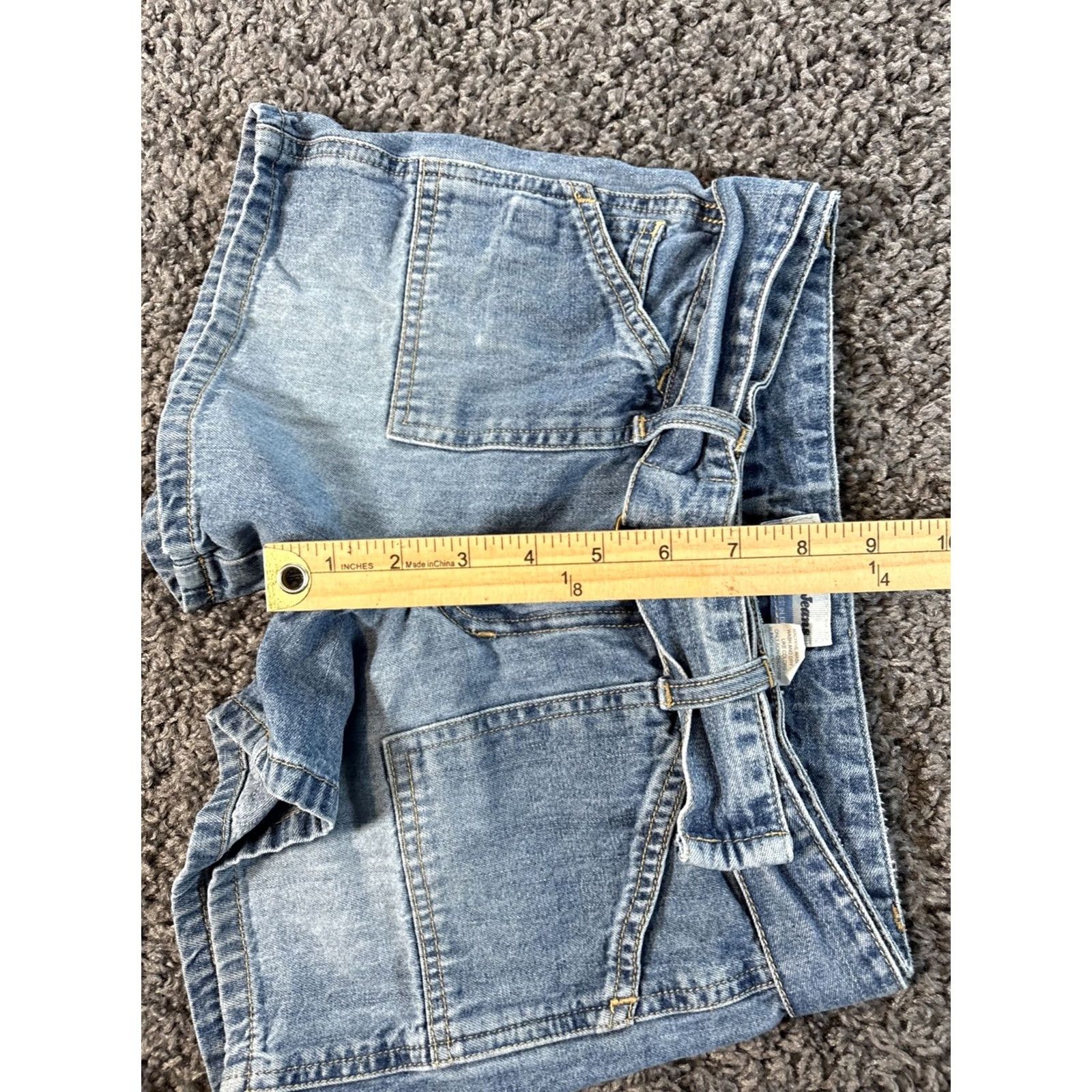 American Eagle Outfitters VINTAGE Old Navy Denim Shorts Womens 24 Low Rise Front Pocket Light Wash 3 in Inseam 100% Cotton Casual Size 42" / US 20 - 4 Thumbnail