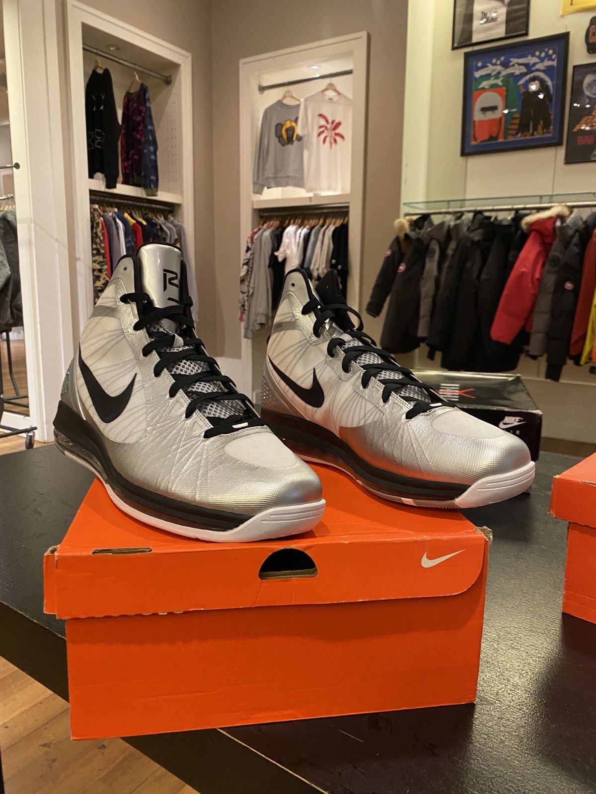 image of Nike Hyperdunk 2011 Richard Jefferson Pe Sample Sz. 16.5 Shoes in Silver, Men's (Size 15)
