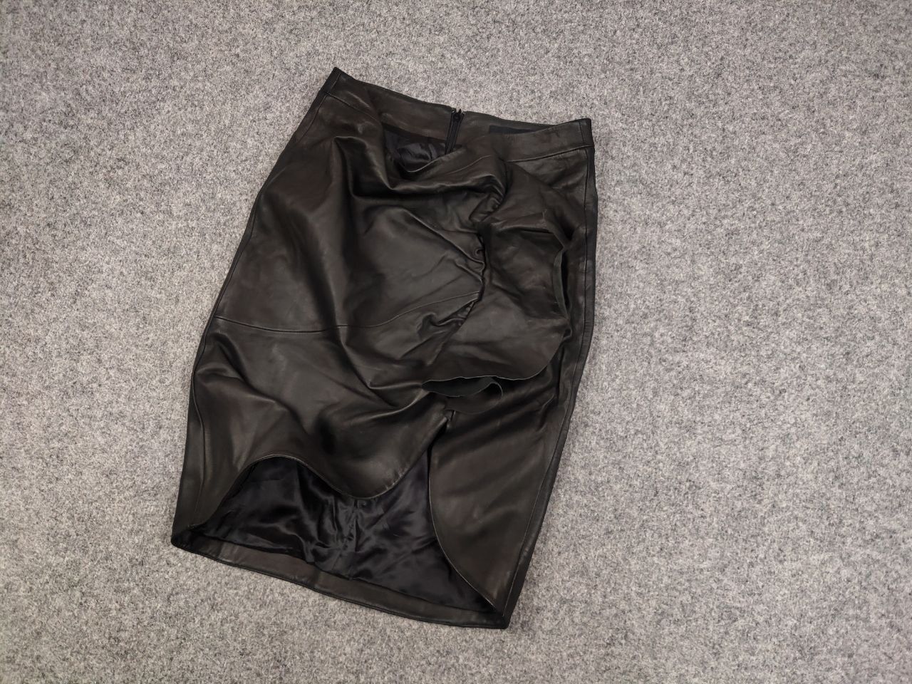 Designer Uterque Designer Black Leather Midi Skirt Size 30" / US 8 / IT 44 - 3 Thumbnail