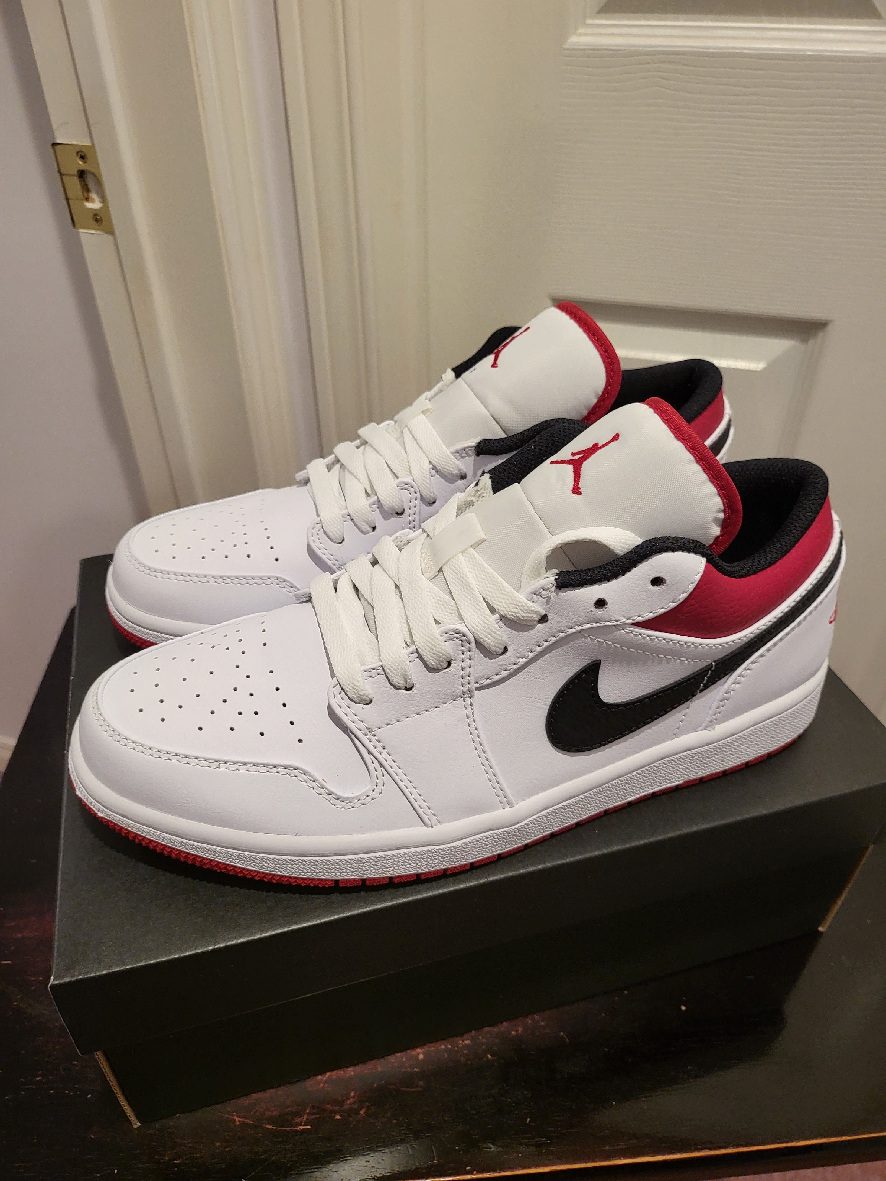 Air Jordan Low White University Red Black