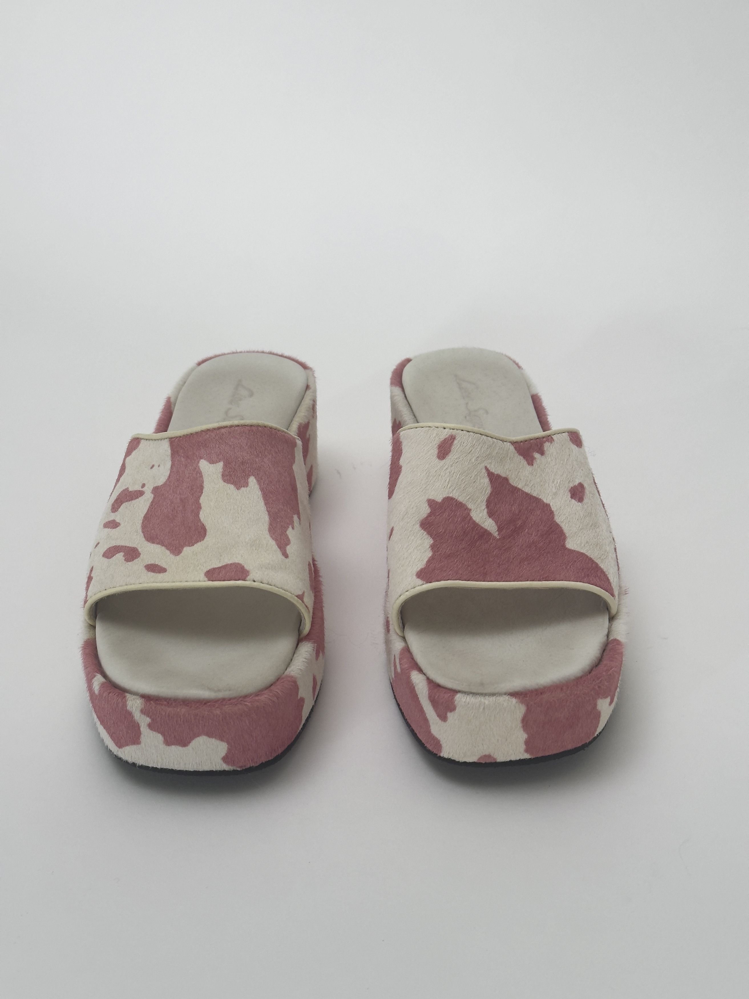 Lisa Says Gah Lisa Says Gah Dakota Slides - Pink Cow Print 7.5 Size US 7.5 / IT 37.5 - 2 Thumbnail