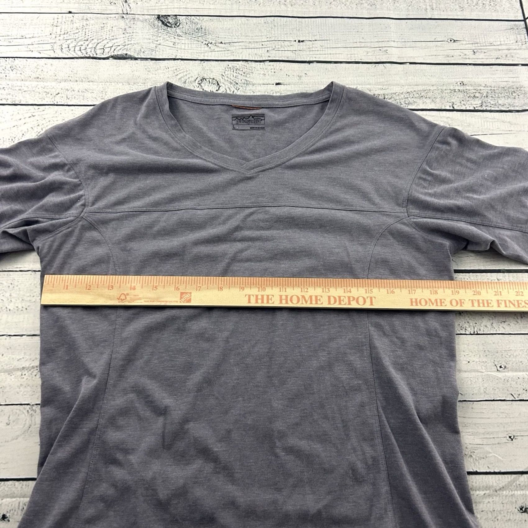Patagonia Patagonia Women's L Purple Gray 3/4 Sleeve V-Neck Top Casual Shirt Vintage? No (corrected) Size L / US 10 / IT 46 - 5 Thumbnail