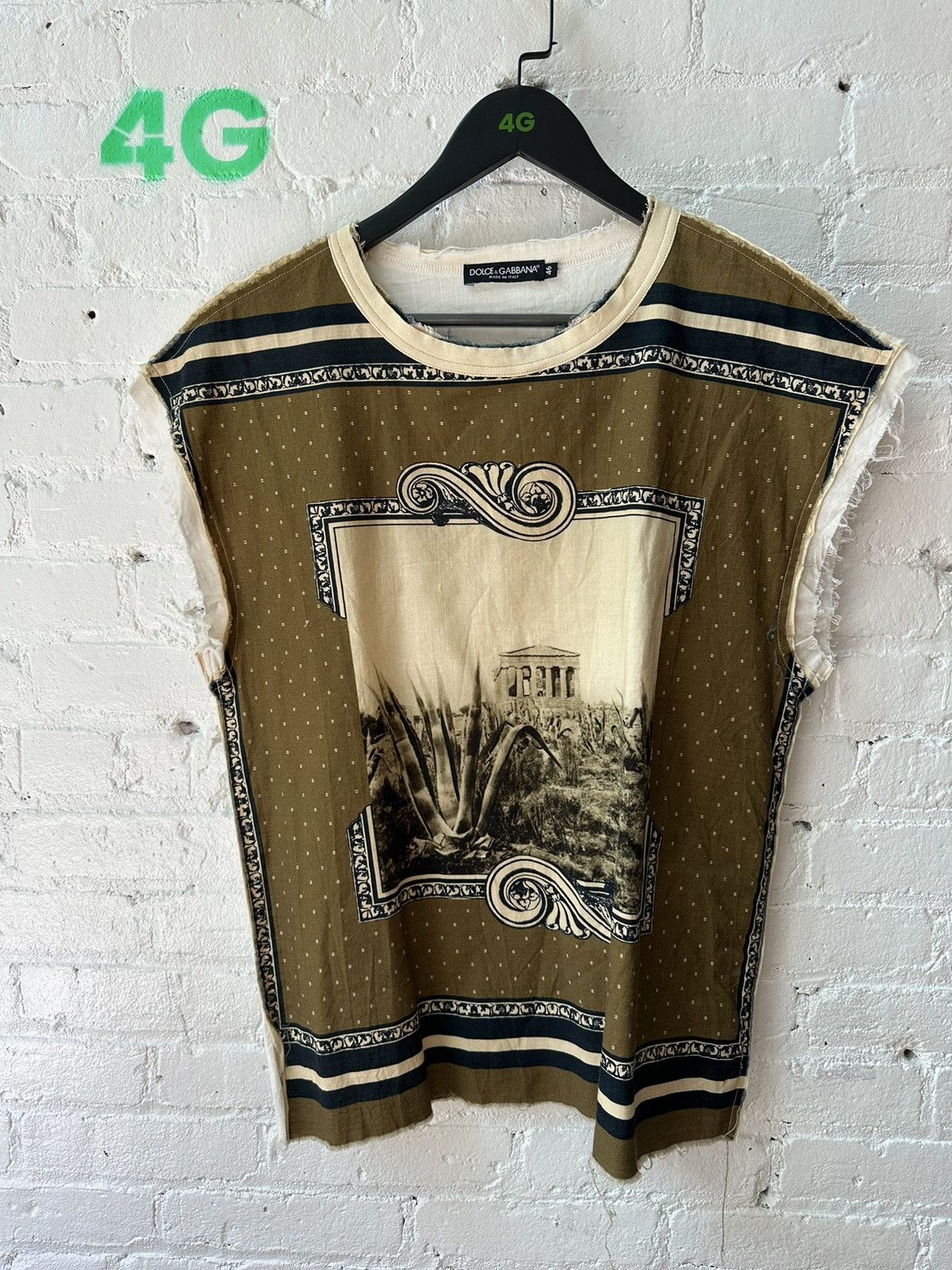 Dolce & Gabbana DOLCE GABBANA SZ L-M PRINTED SLEEVELESS Size US L / EU 52-54 / 3 - 1 Thumbnail