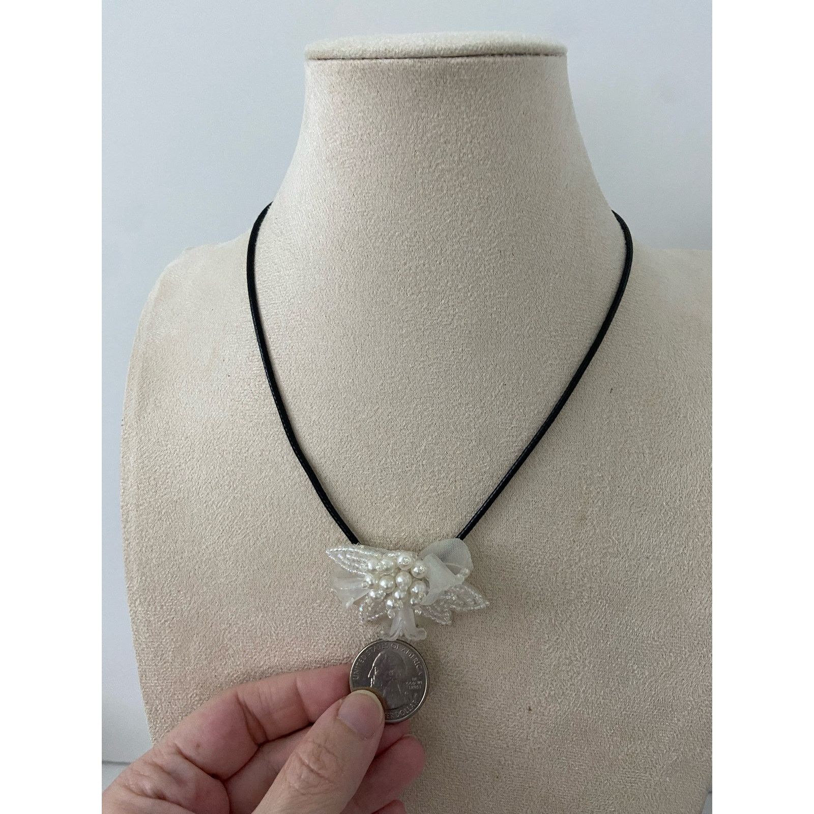Handmade Upcycled faux pearl pendant necklace Size ONE SIZE - 2 Thumbnail