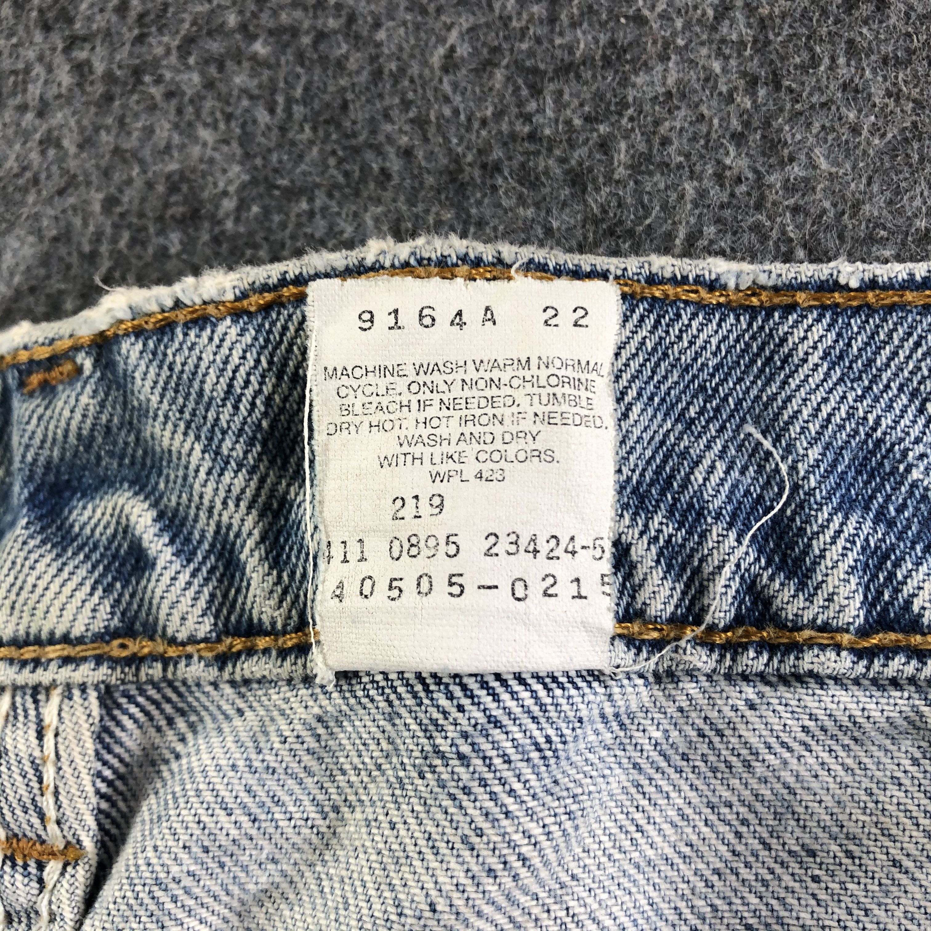 Levi's Vintage 90s Light Wash Levis 505 Jeans-J3013 Size US 35 - 12 Thumbnail