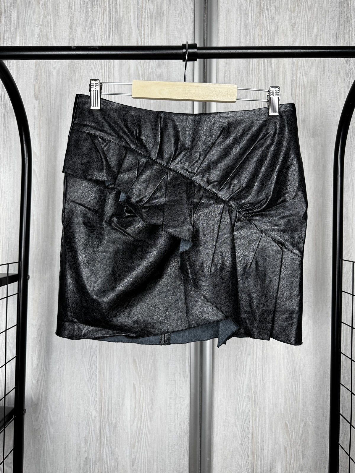 Isabel Marant Etoile Isabel Marant Étoile Zeist Ruffled Faux Leather Skirt Black Size 28" / US 6 / IT 42 - 2 Thumbnail