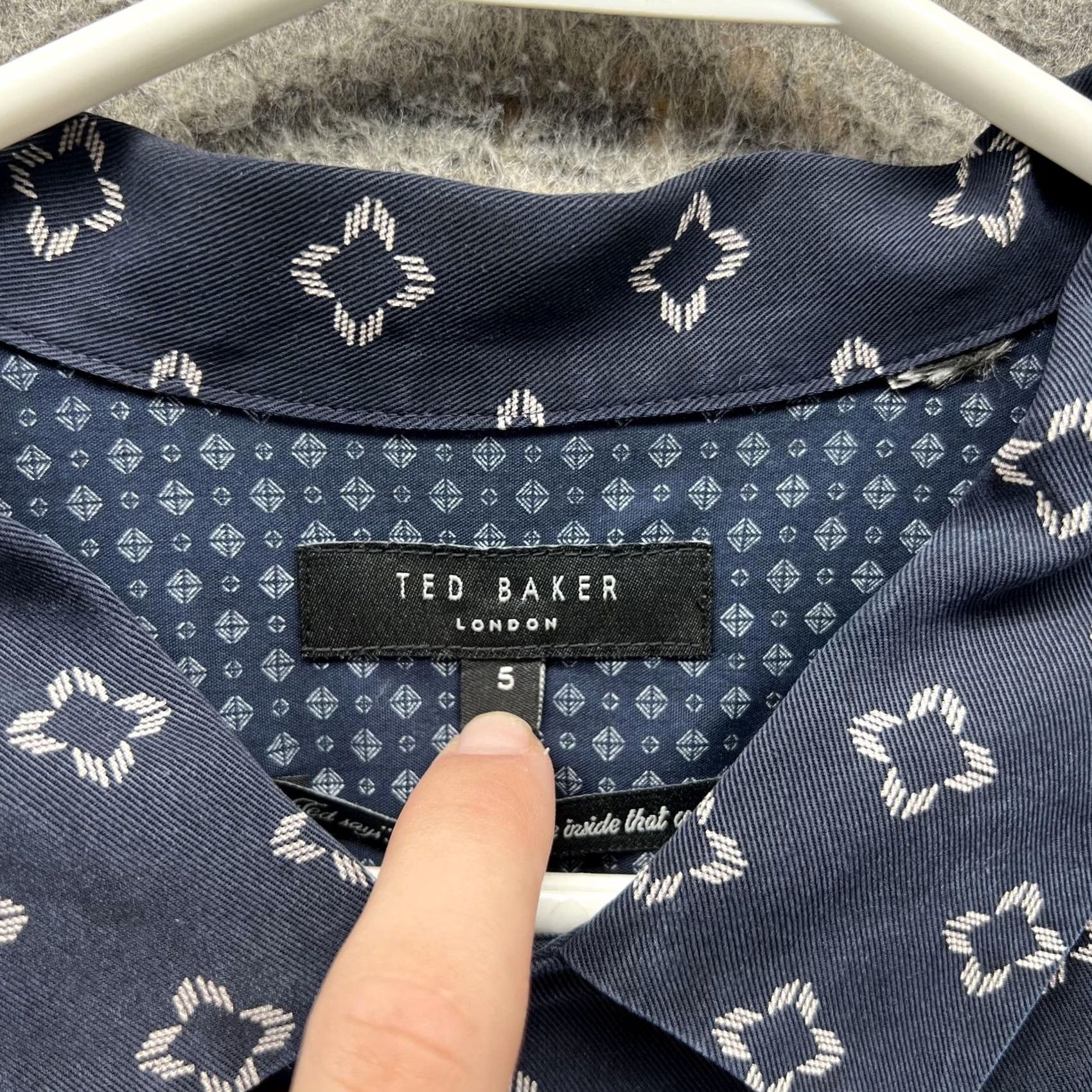 Ted Baker Ted Baker Shirt Mens XL Blue Geometric Short Sleeve Button Front Casual Top 5 Size US S / EU 44-46 / 1 - 7 Thumbnail
