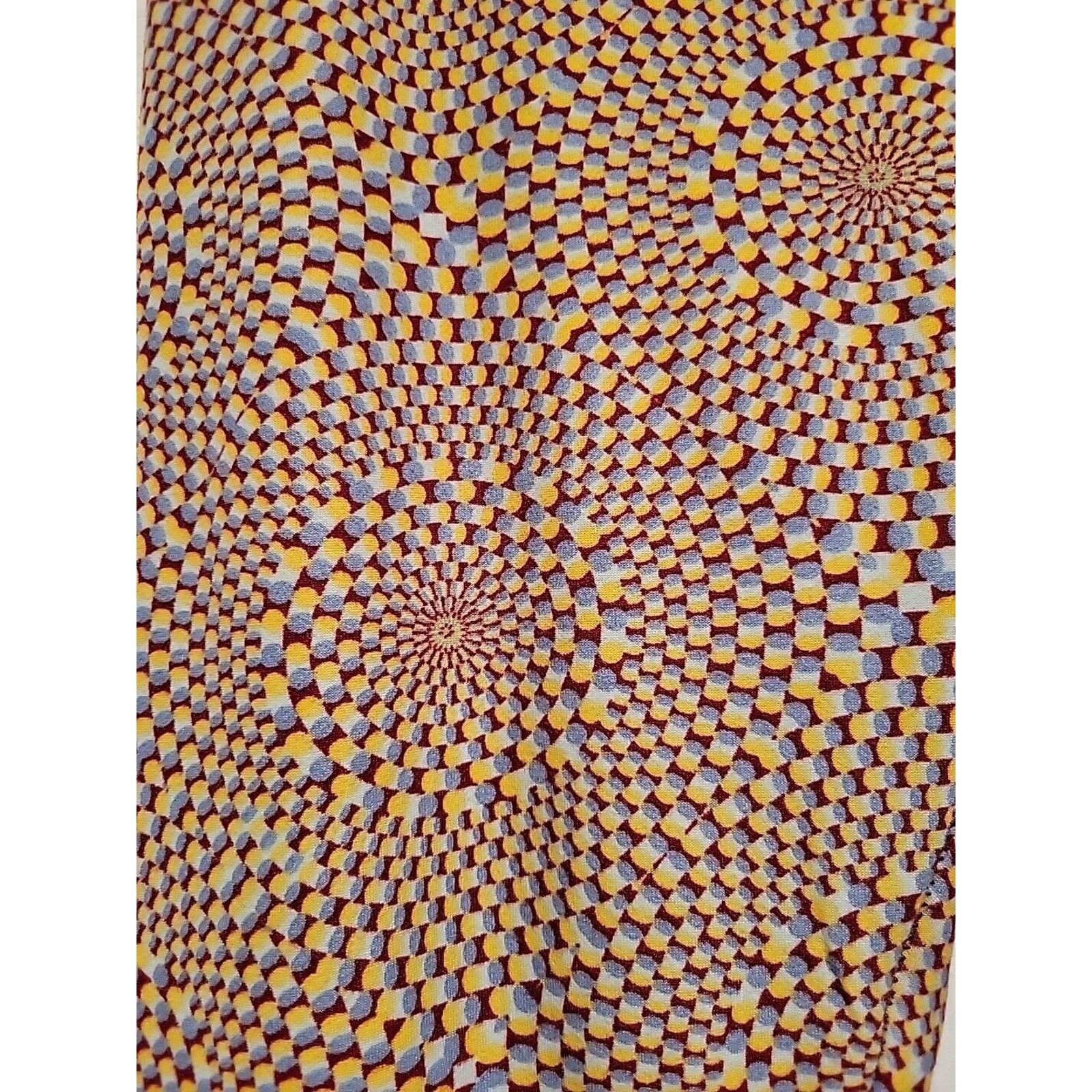 Other Woman’s Active Wear LuLaRoe Spiral Leggings One Size Size 28" / US 6 / IT 42 - 3 Thumbnail