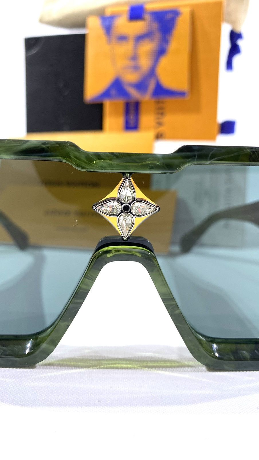 Louis Vuitton Louis Vuitton Cyclone Green Marble Sunglasses Size ONE SIZE - 3 Thumbnail