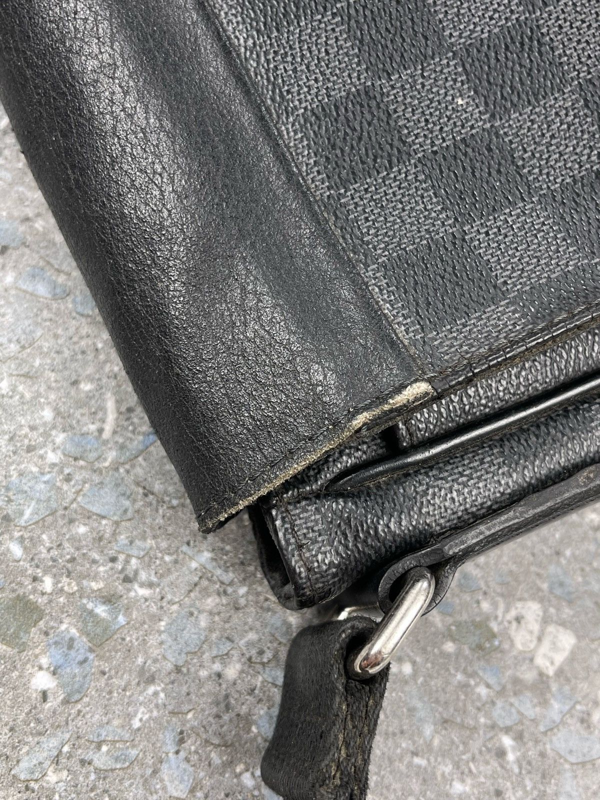 Louis Vuitton Luis Vuitton PM Graphite Messenger Bag / Black Size ONE SIZE - 16 Thumbnail