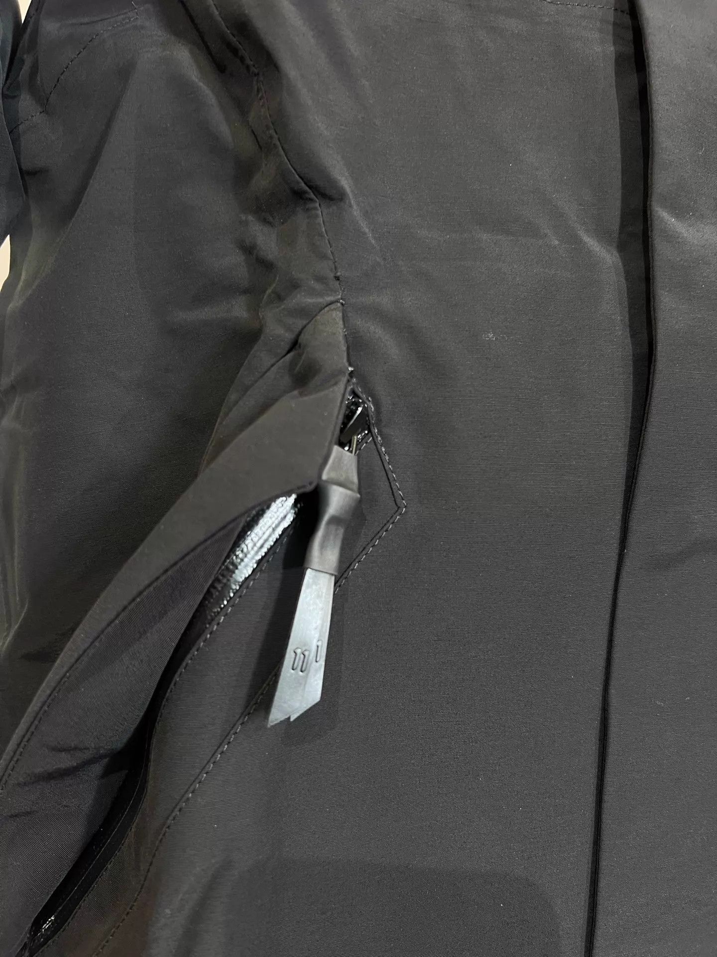 Boris Bidjan Saberi BBS 11by bbs J2C tape print jacket M new with tags Size US M / EU 48-50 / 2 - 7 Thumbnail
