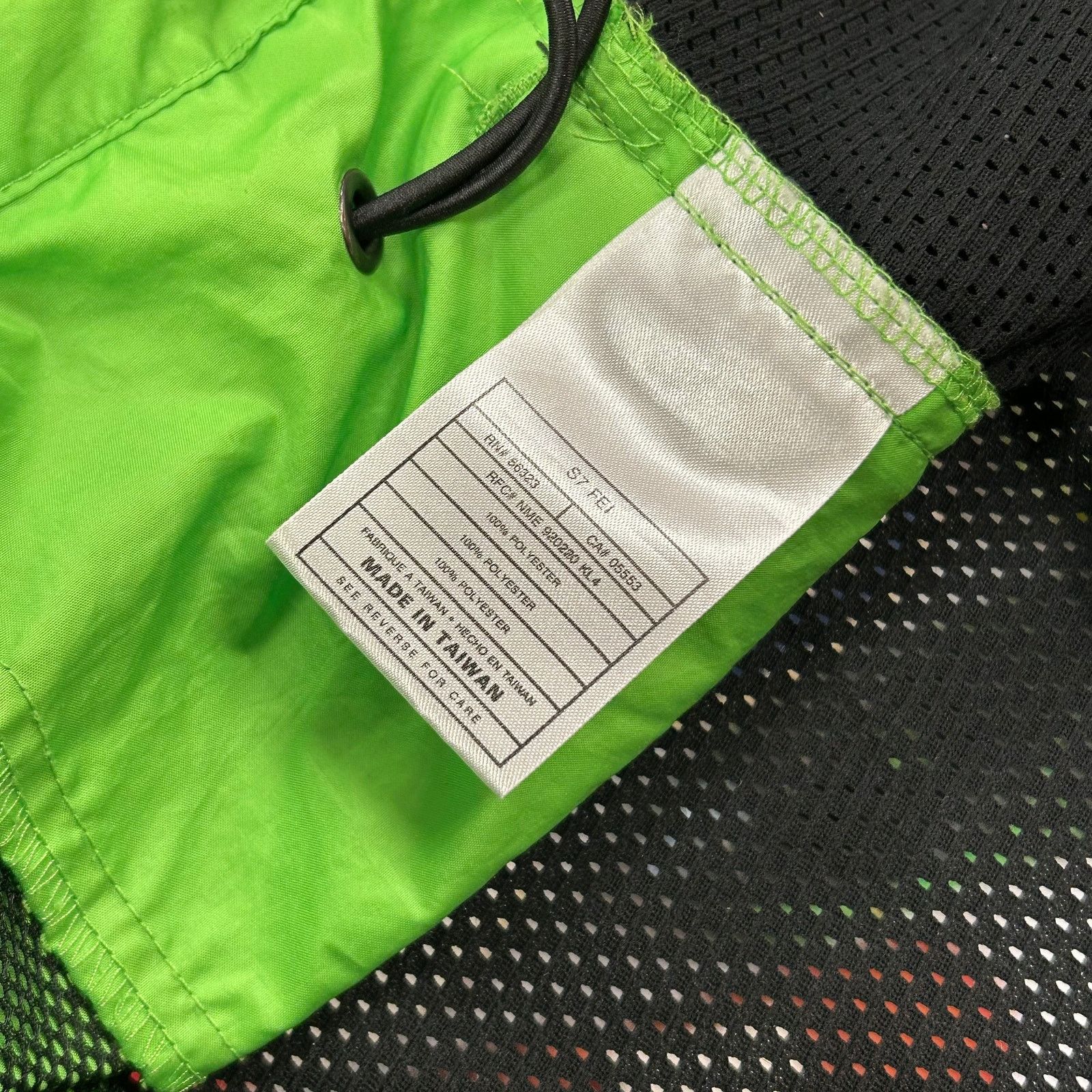 Nike Vintage 90s Nike White Tag Green Running Vest Size Large L Size US L / EU 52-54 / 3 - 5 Thumbnail