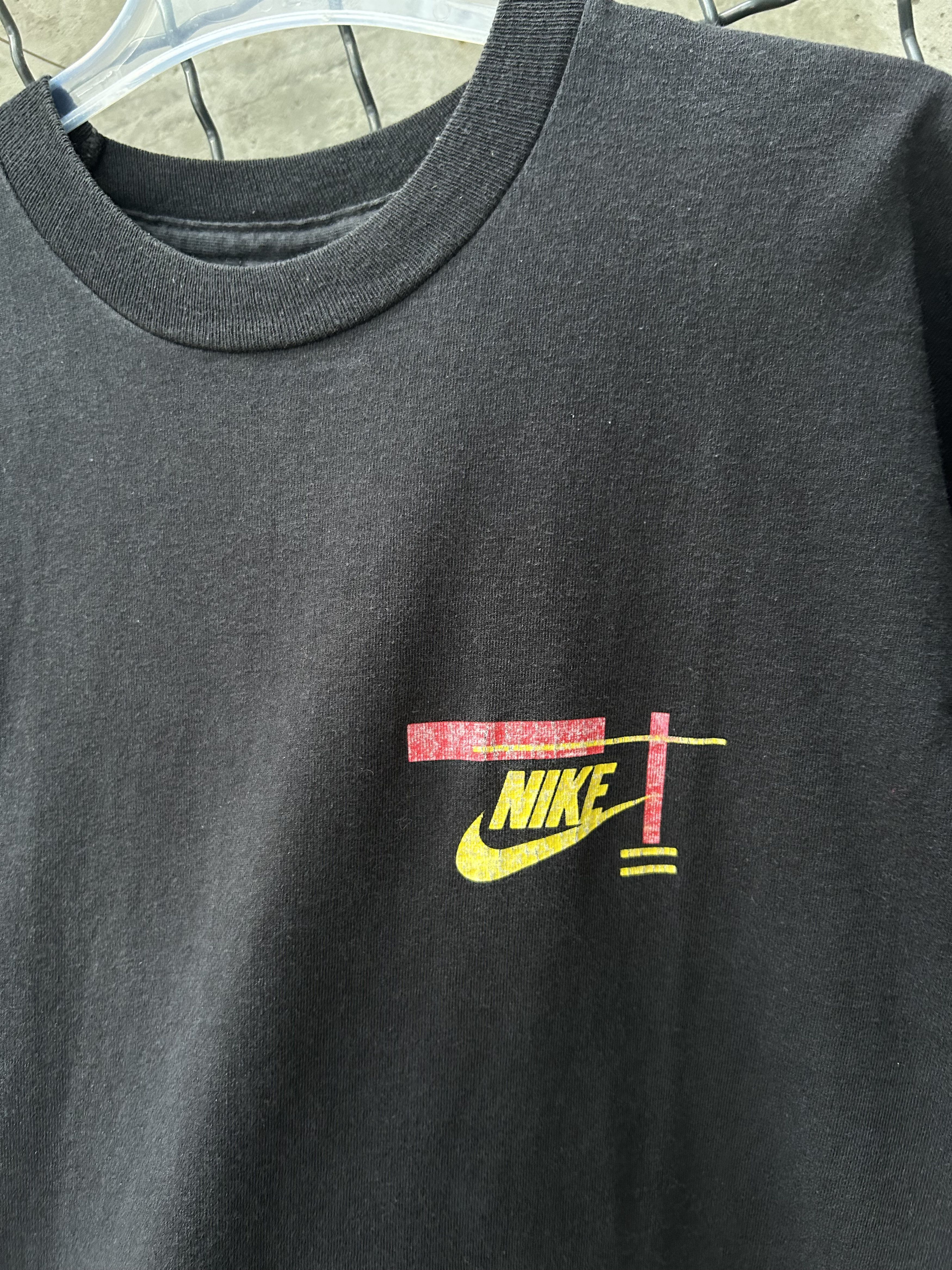 Nike Vintage 90s Nike Streetwear Graphic T-shirt Size US L / EU 52-54 / 3 - 3 Thumbnail