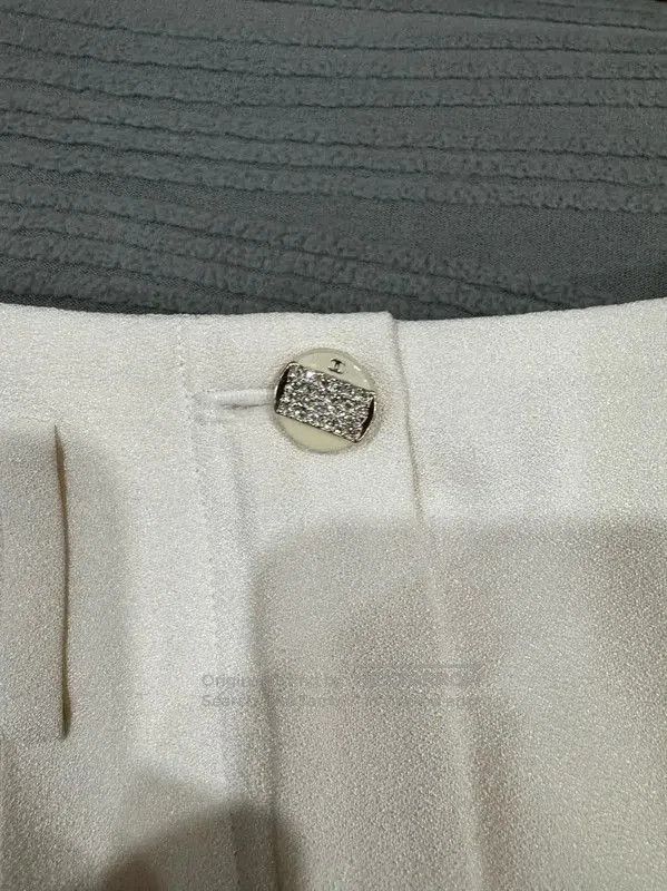 Chanel Chanel Ivory Silk Women's Shorts . Size 23" - 3 Thumbnail