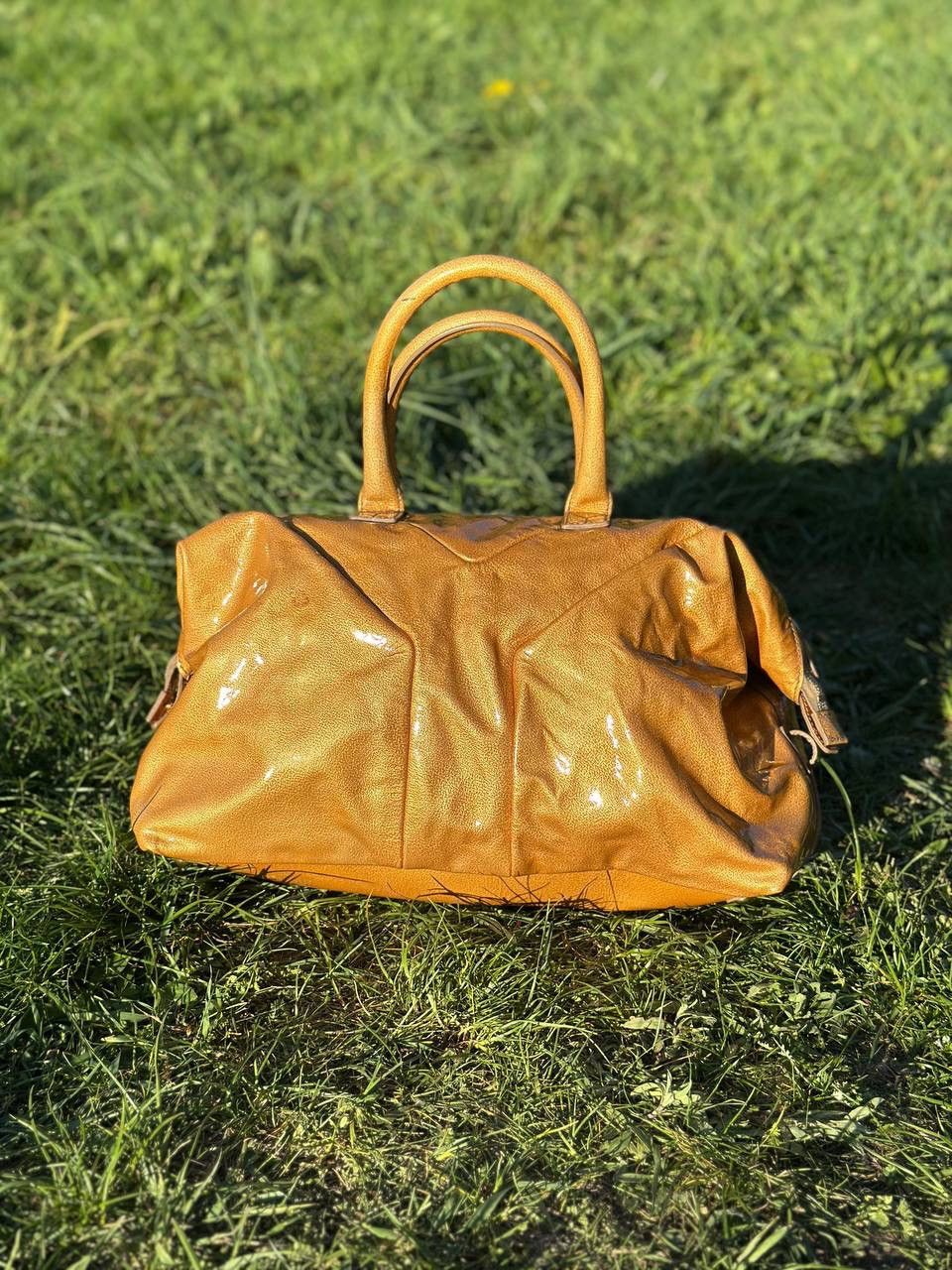 YVES Saint Laurent Easy Y Patent Leather Tote Bag Shg-26000 in Gold, Women's