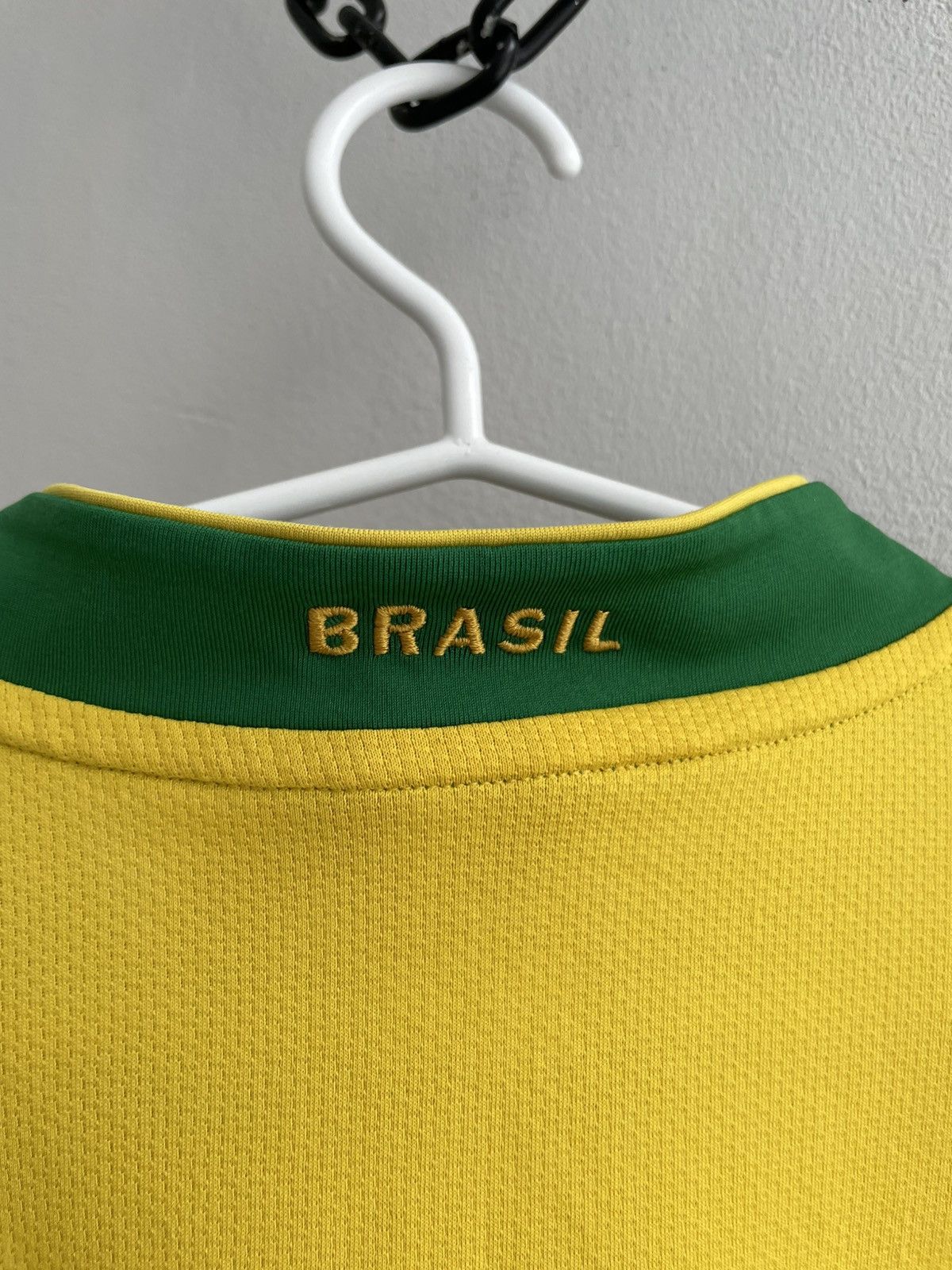 Nike Brazil 2006 2007 Home Football Shirt Soccer Jersey Nike Sz L Size US L / EU 52-54 / 3 - 19 Thumbnail