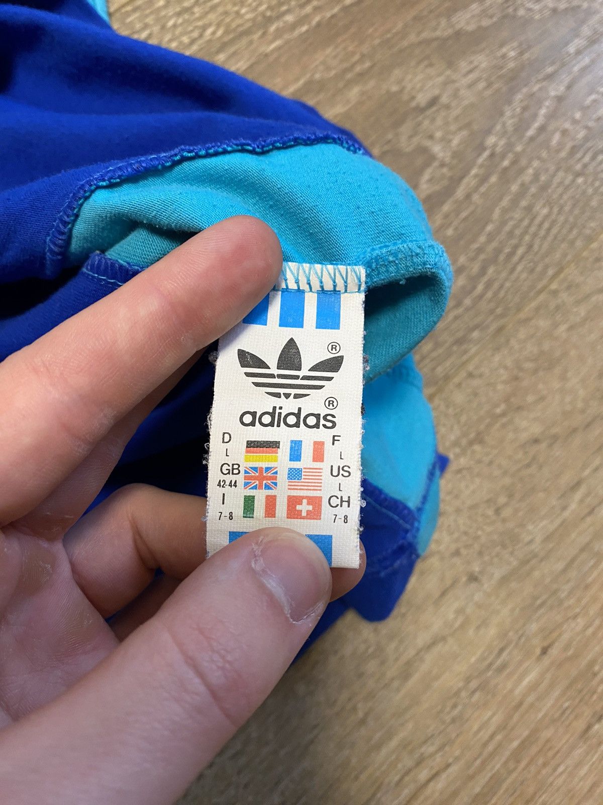 Adidas × Vintage Vintage Adidas Rare T-Shirt Multicolour Embroidered Size US L / EU 52-54 / 3 - 7 Thumbnail