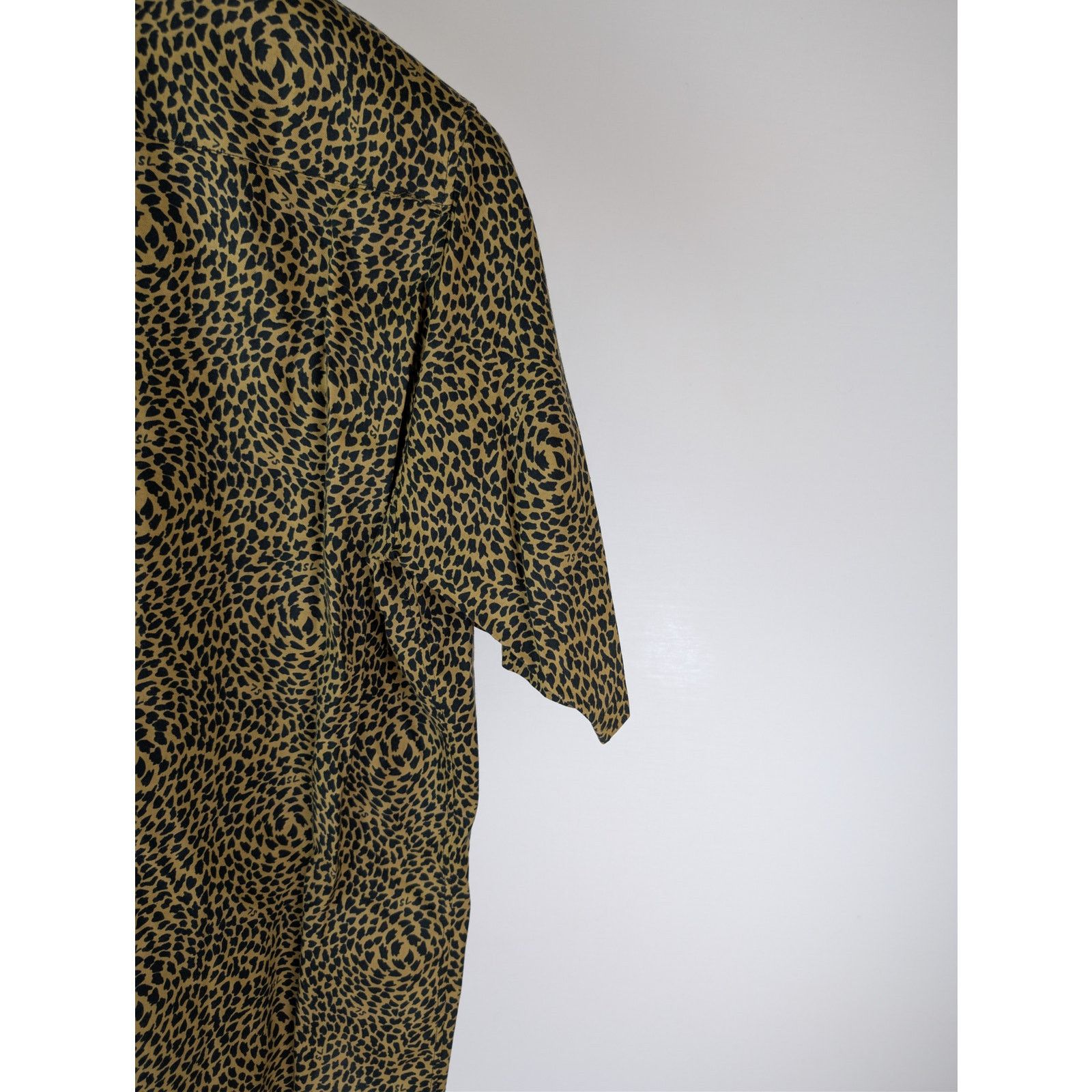Saint Laurent Paris o1rshd1 Leopard Print Hawaiian Short-Sleeve Shirt in Black Size US XL / EU 56 / 4 - 15 Thumbnail