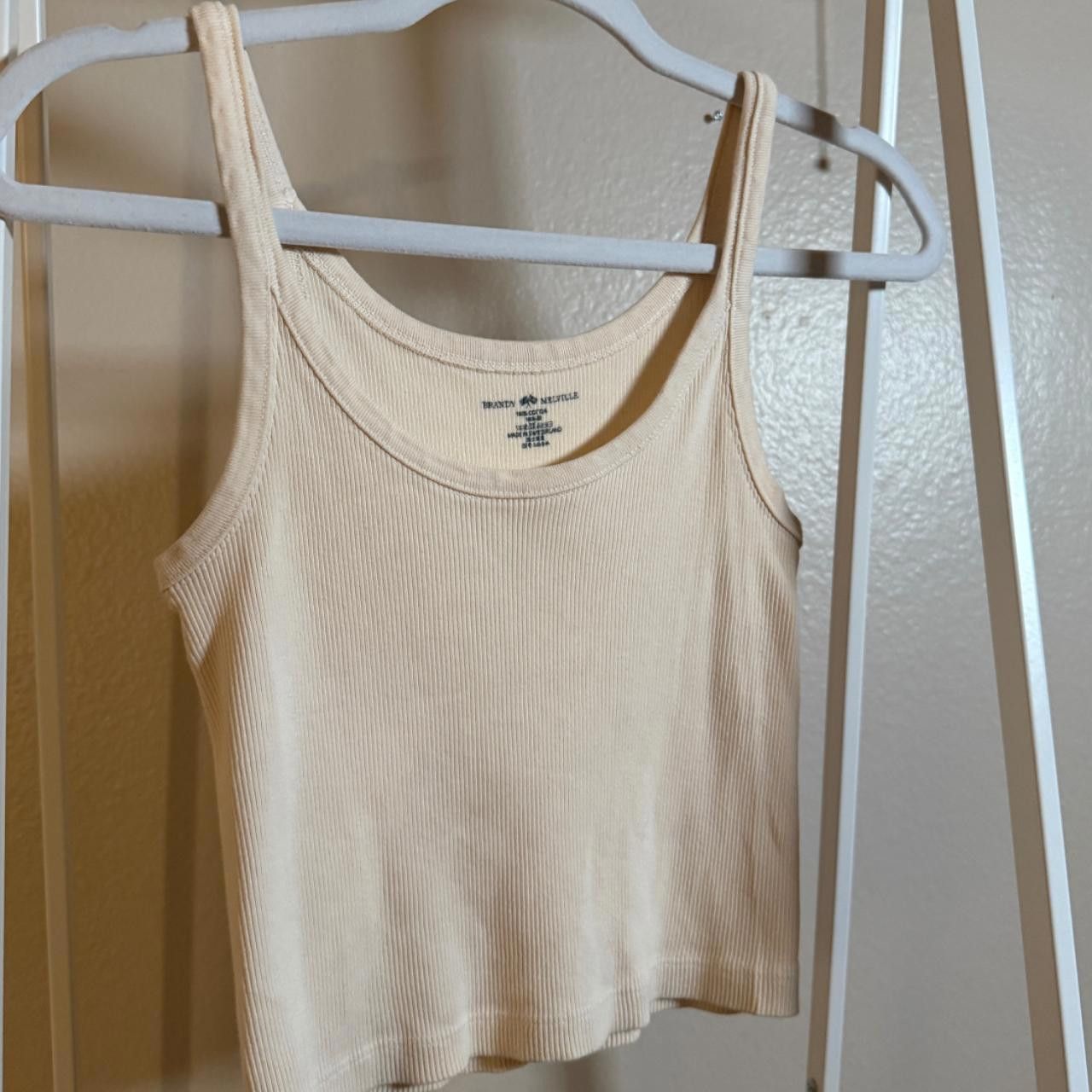 Brandy Melville brandy melville cream tank top Size S / US 4 / IT 40 - 2 Thumbnail