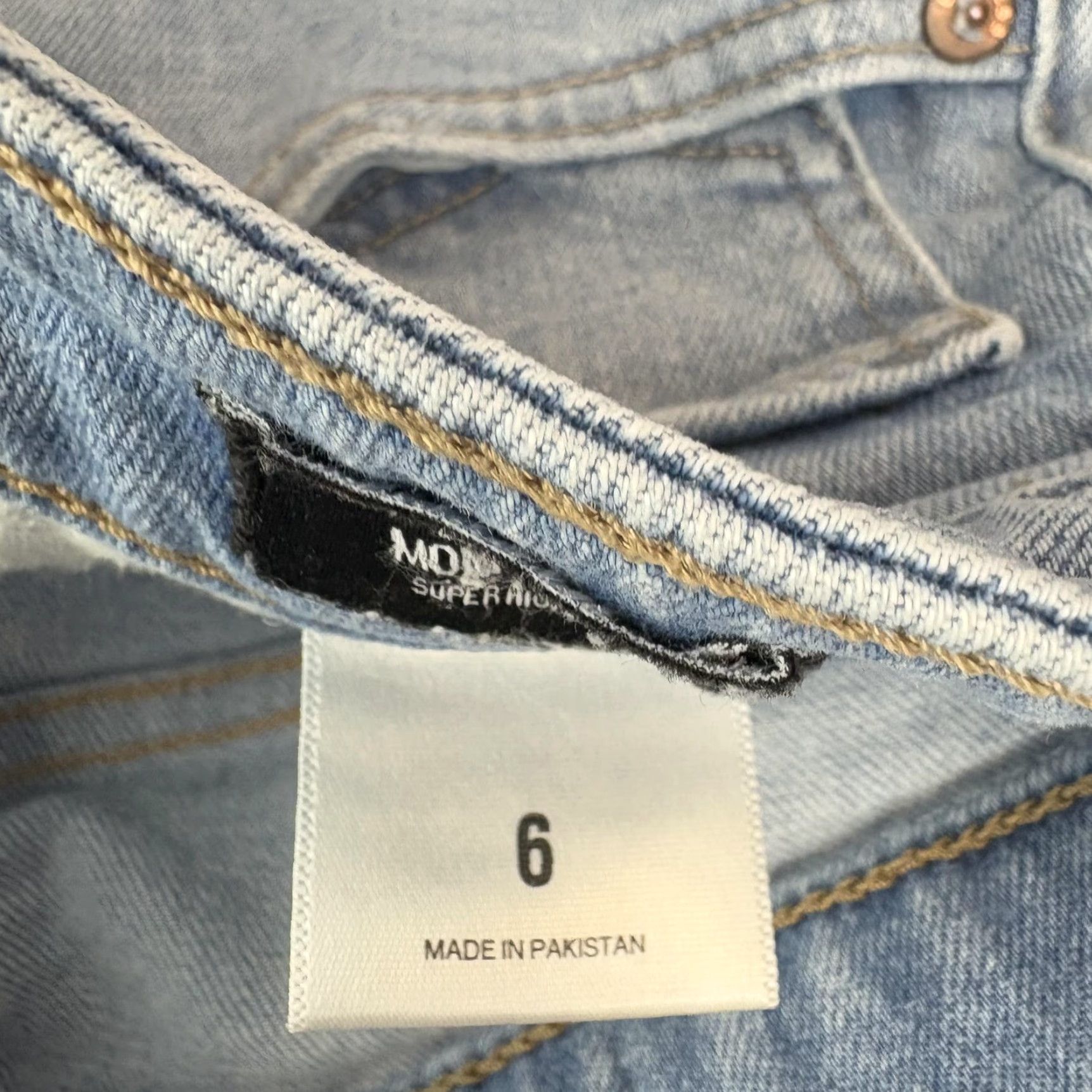 Express Express Women’s 6 Denim Mom Jean Shorts Blue 6 Inseam Raw Hem Fringe 5-Pocket Zip Front Relaxed Fit Casual Summer Spring Size 28" / US 6 / IT 42 - 6 Thumbnail