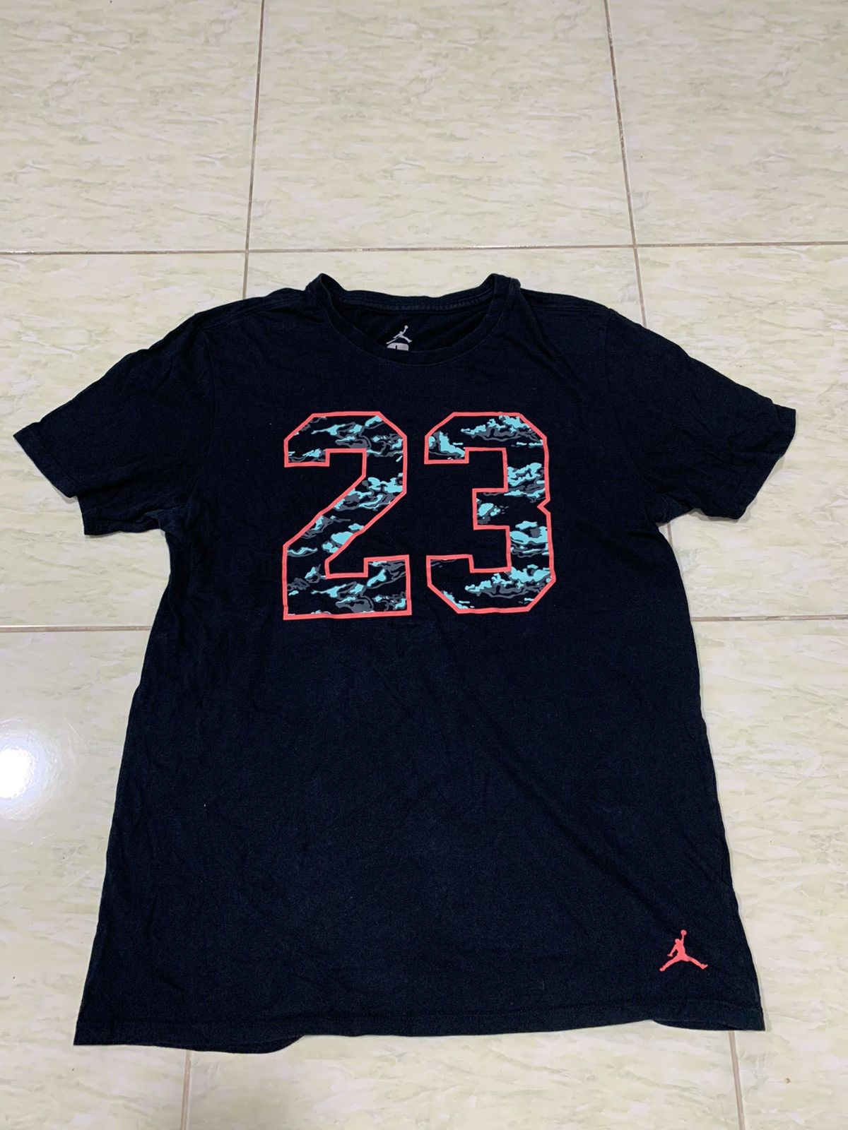 Jordan Brand × Nike Nike Air Jordan Tshirt missing wash tag Size US L / EU 52-54 / 3 - 4 Thumbnail