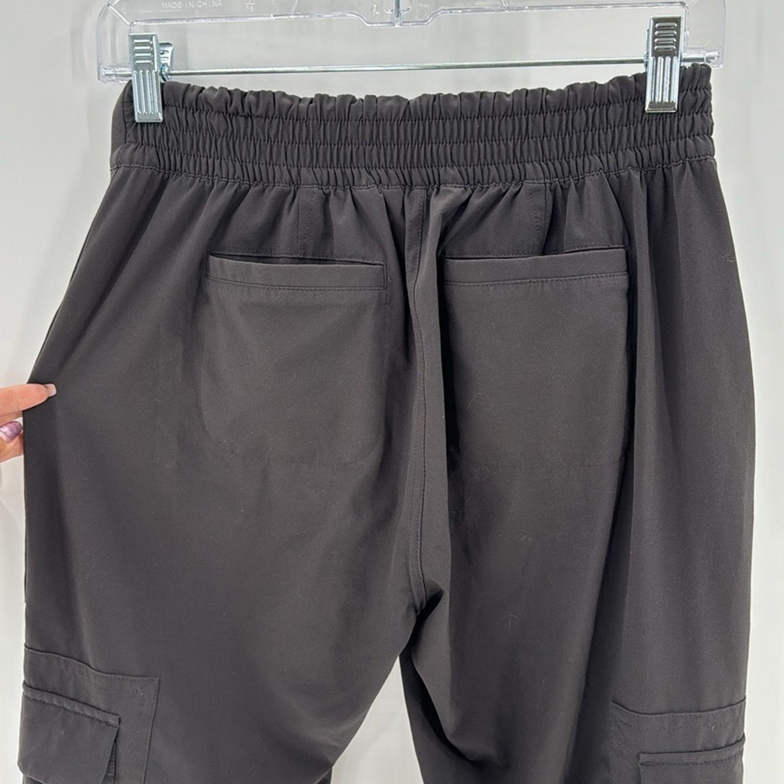 Athleta Athleta Chelsea Cargo pants black athleisure athletic sz 2 Size 27" / US 4 / IT 40 - 6 Thumbnail
