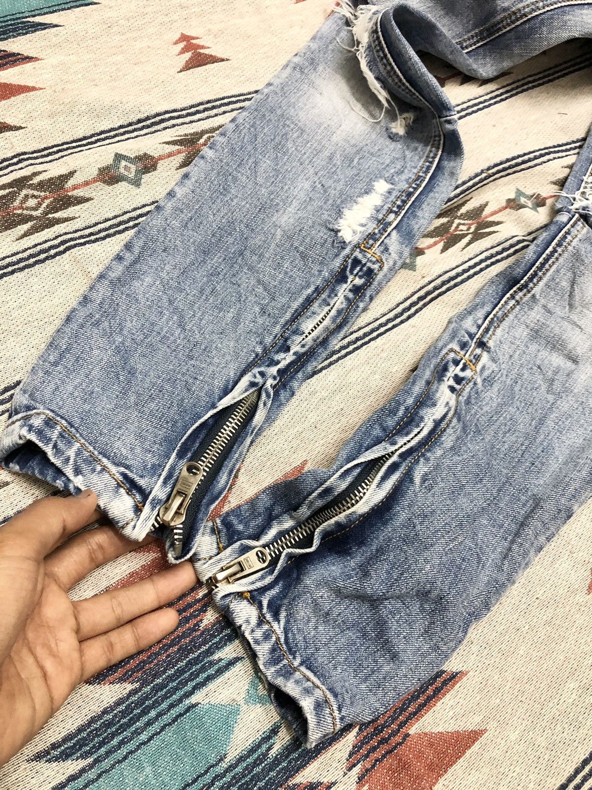 MNML SKINNY MNML DISTRESSED DENIM Size US 29 - 3 Thumbnail