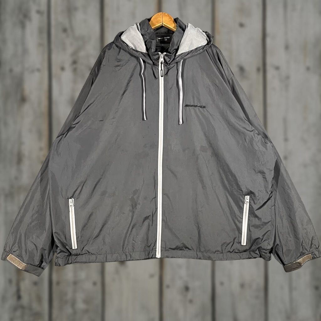 Mercedes-Benz AMG Mercedes-Benz USA Collection Windbreaker Jacket Mens 3XL Hooded Zip Gray Mercedes-Benz Windbreaker 3XL Mens Hoodie Jacket USA Theme Size US XXL / EU 58 / 5 - 1 Thumbnail