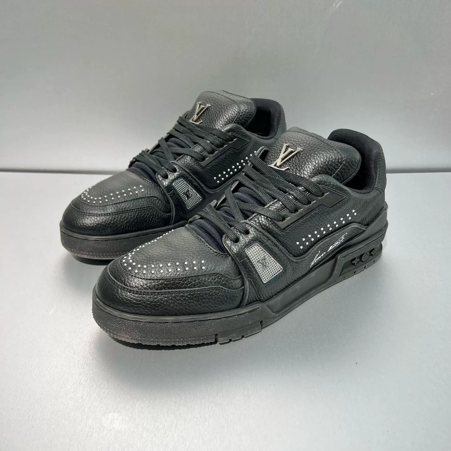 Louis Vuitton louis vuitton black trainer sneakers Size US 9 / EU 42 - 1 Thumbnail