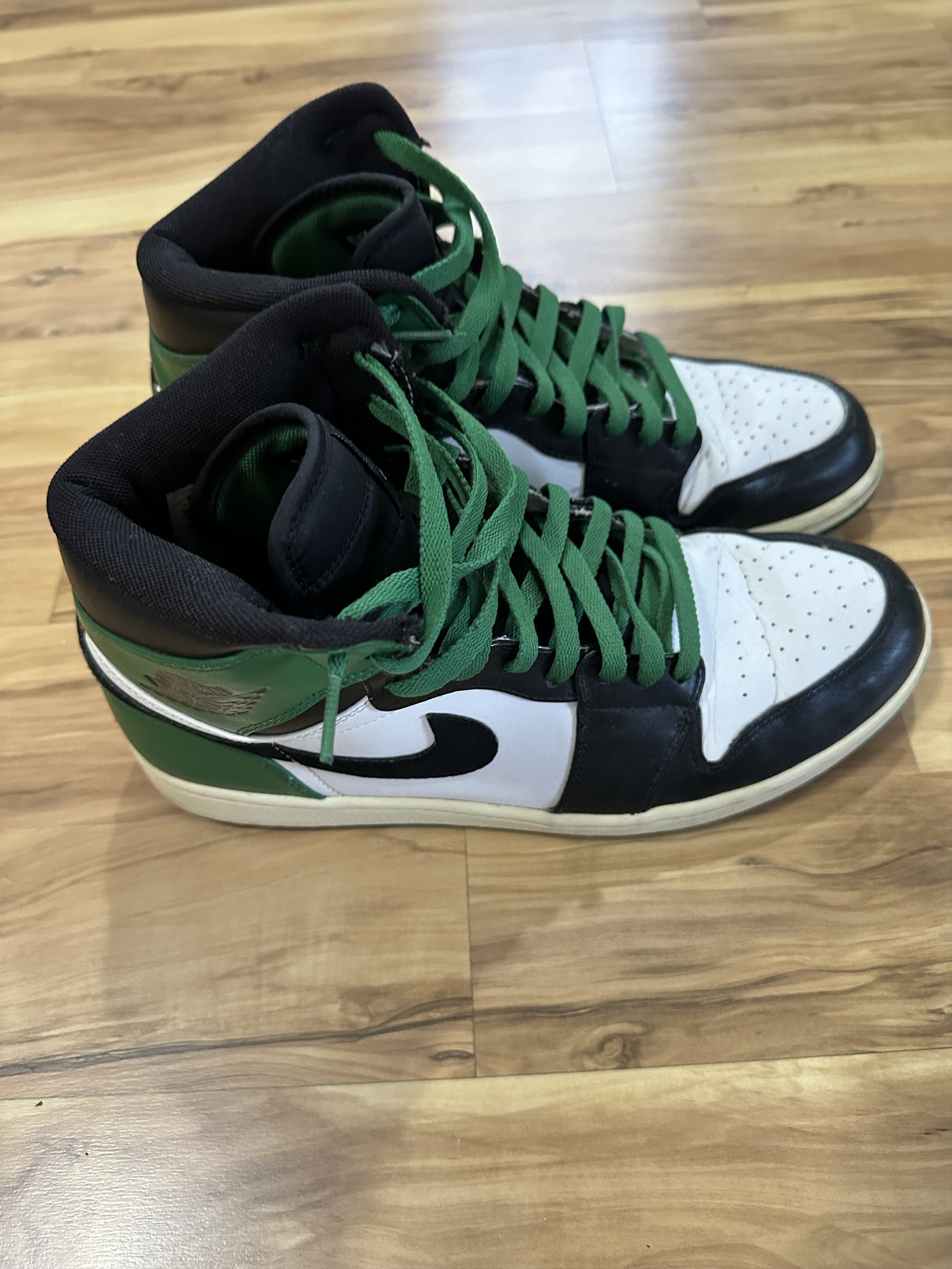 Jordan Brand Jordan 1 High "Defining Moments Celtics" Size 10.5 Size US 10.5 / EU 43-44 - 2 Thumbnail
