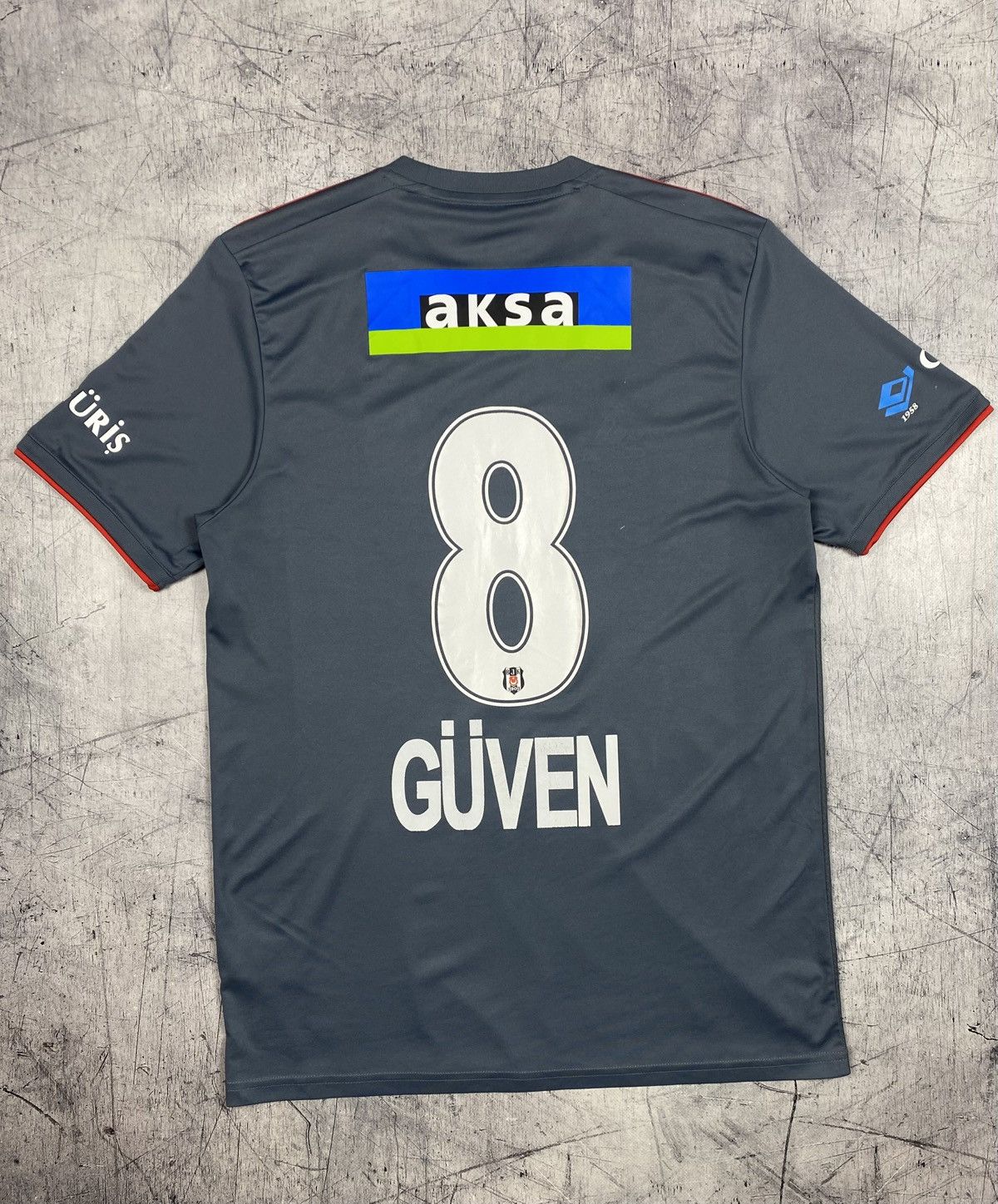 Adidas Adidas Beşiktaş 2021/22 Third Jersey #8 Güven Size US M / EU 48-50 / 2 - 14 Thumbnail
