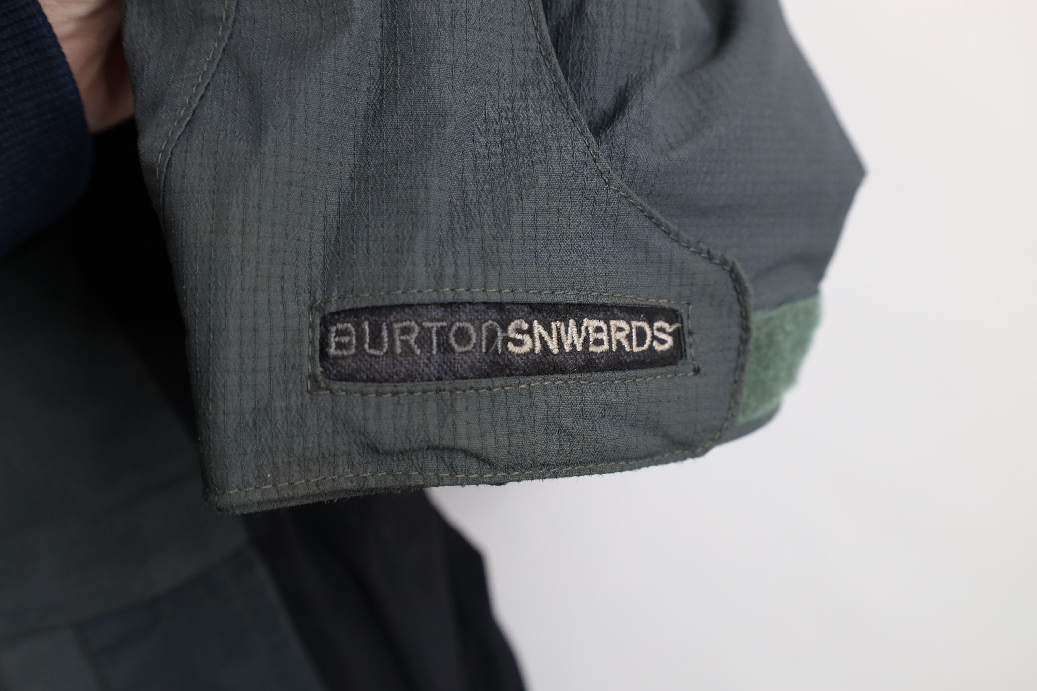 Burton × Vintage Vintage Burton Snowboards AK Snowboard Ski Jacket Gray Size M / US 6-8 / IT 42-44 - 4 Thumbnail