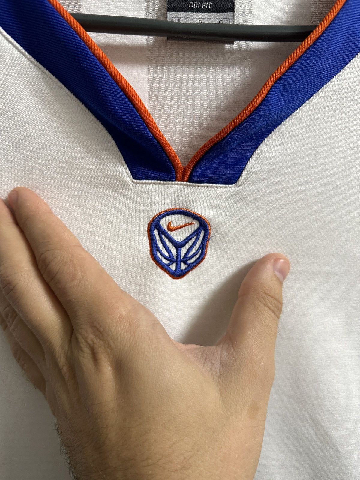 Vintage Rare Vintage Jersey Nike Hoops Centr Swoosh Y2K Basketball Size US L / EU 52-54 / 3 - 2 Thumbnail