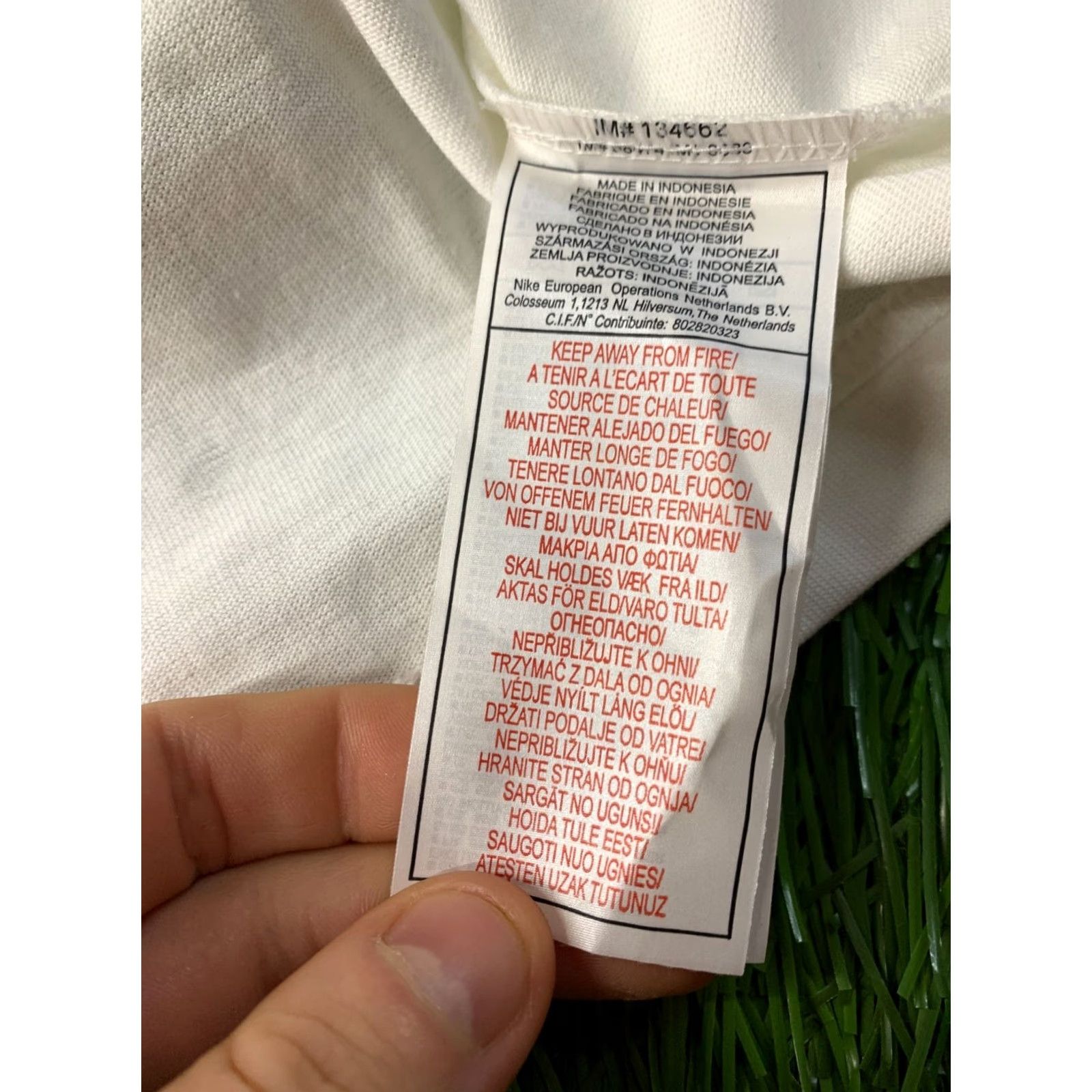 Nike NIKE Shirt M White Black Yellow 2005 vtg Casual Crew Neck Short Sleeve Jersey T-Shirt Men Medium User-Provided Details Size US M / EU 48-50 / 2 - 6 Thumbnail
