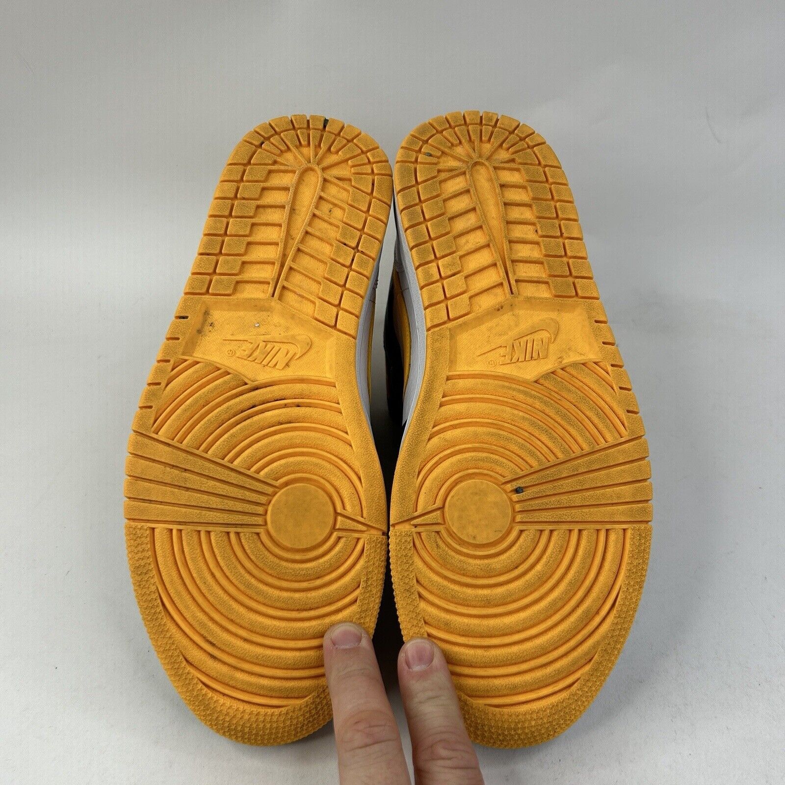 Nike Nike Shoes Air Jordan 1 Mid SE WMNS “Laser Orange” 2024 Size US 10 / IT 40 - 7 Thumbnail