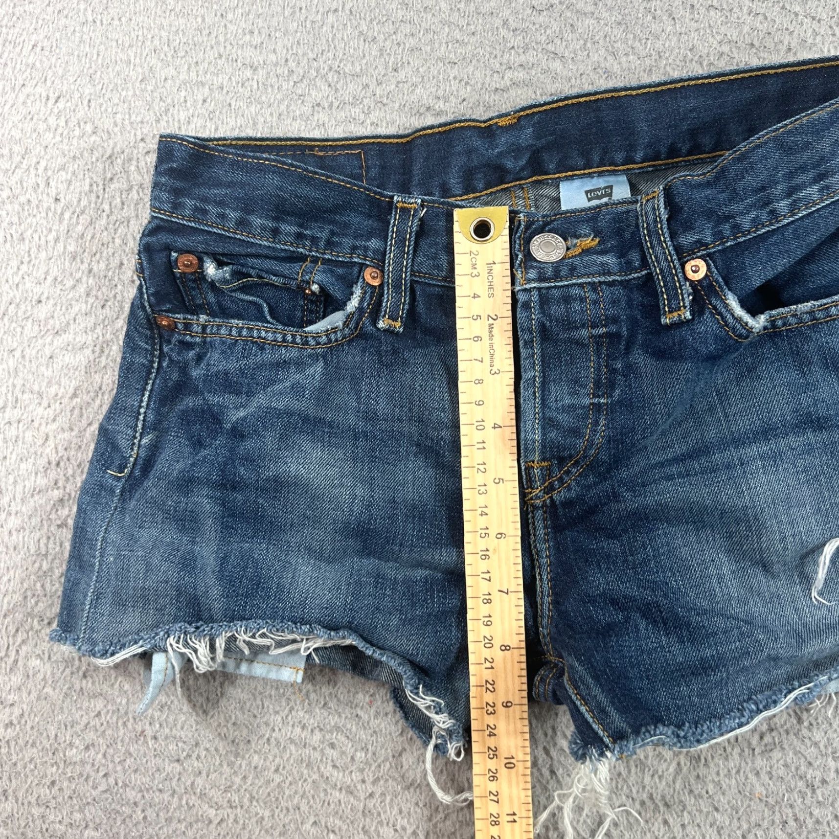 Levi's VINTAGE Levi's 501 Shorts Jeans Denim Blue Button Fly WPL-423 Women 28 Adult Female Streetwear 90s Convo Womens Size 28" / US 6 / IT 42 - 3 Thumbnail