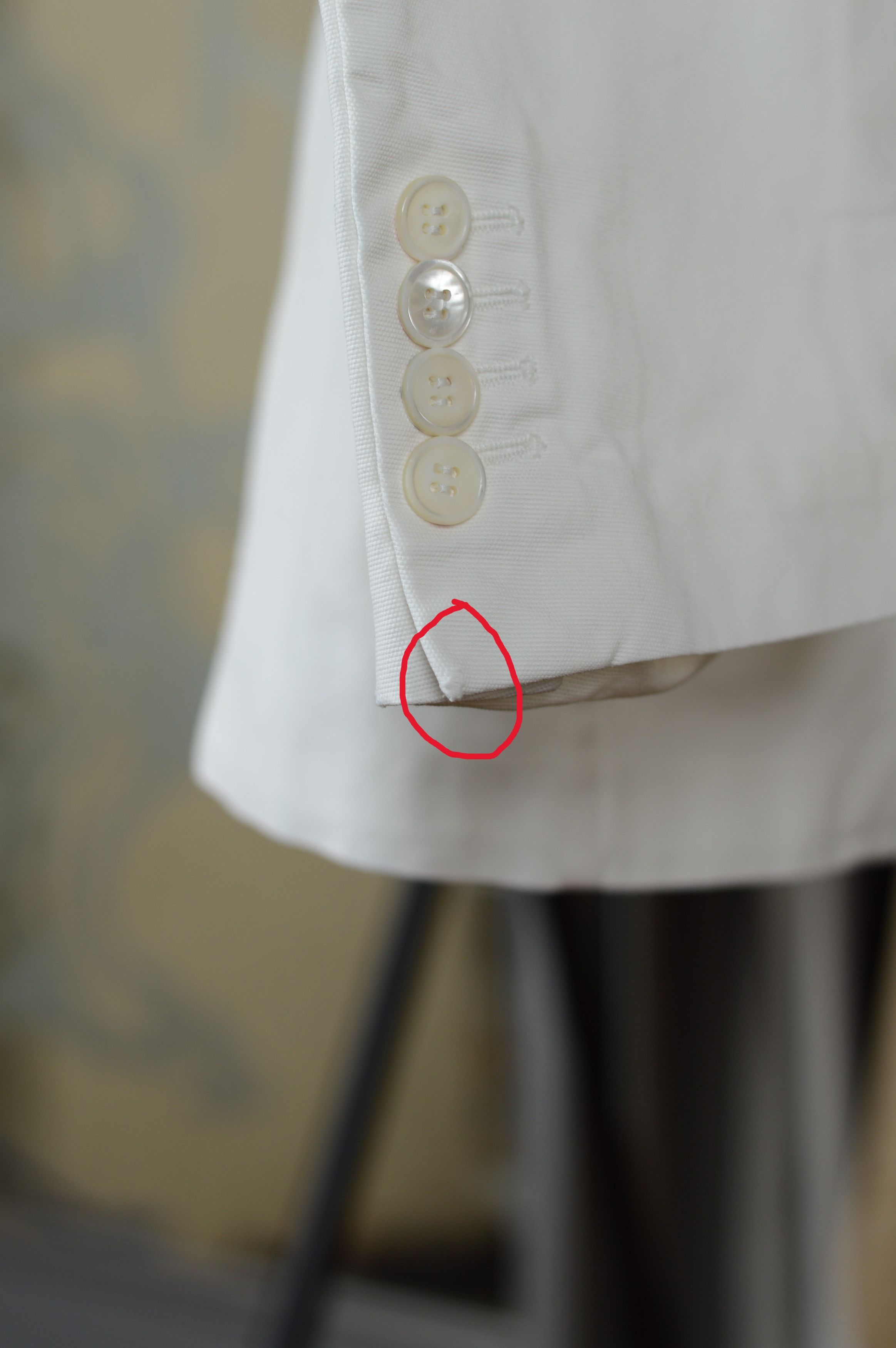 Gucci Gucci 4 button white blazer Size 50R - 8 Thumbnail