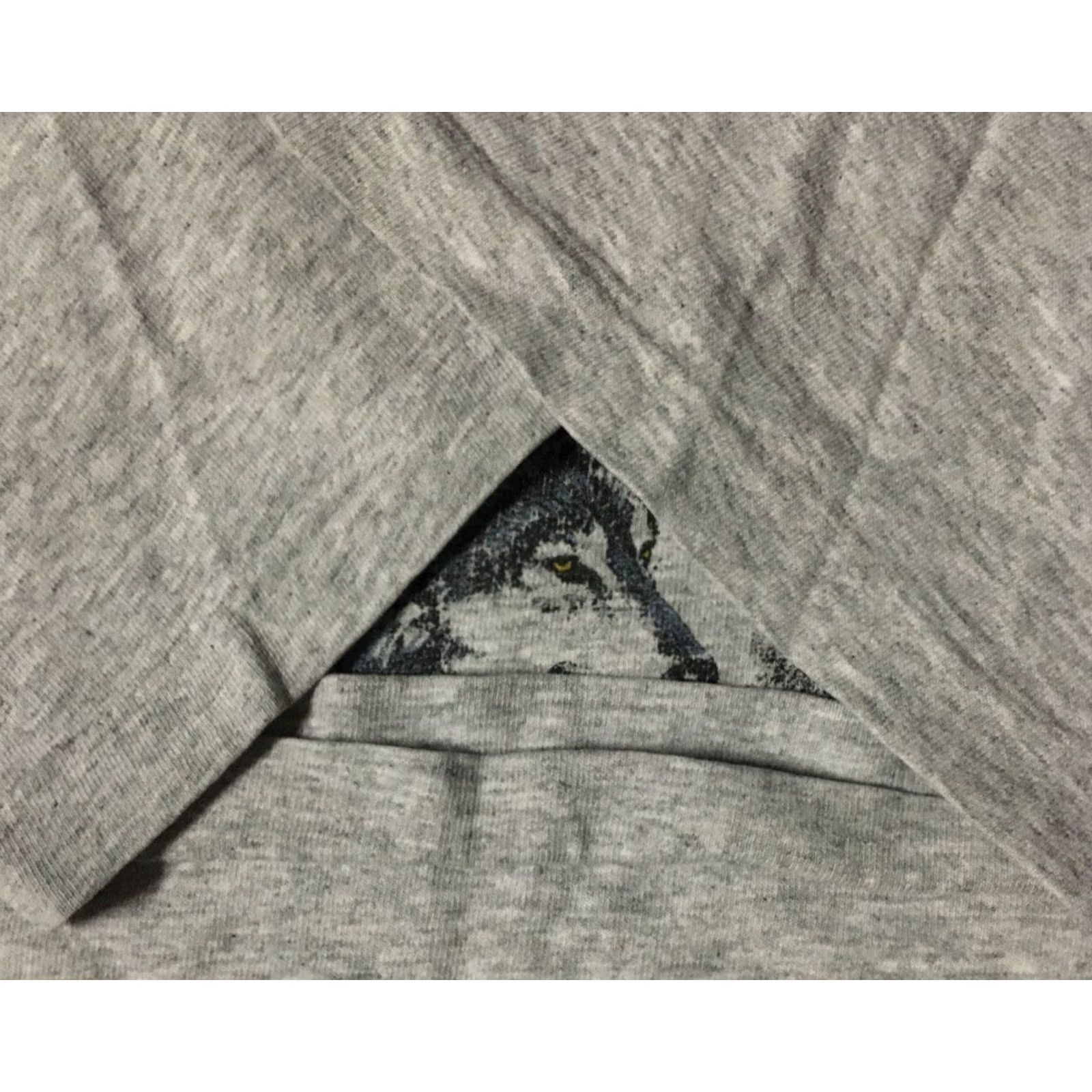 Vintage VINTAGE Wolf Faded Shirt XL USA Nature Animal Art Grunge Biker Trucker 80s 90s AOP Mens T-Shirt Gray Short Sleeve USA American Rockabilly 80s 90s Size US XL / EU 56 / 4 - 3 Thumbnail