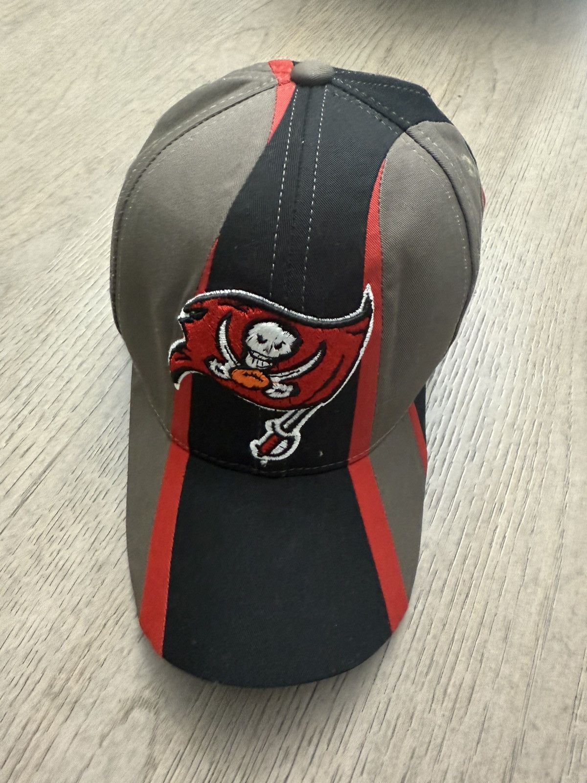 Reebok Tampa Bay Buccaneers NFL Offically Licensed SnapBack Cap Size ONE SIZE - 1 Thumbnail