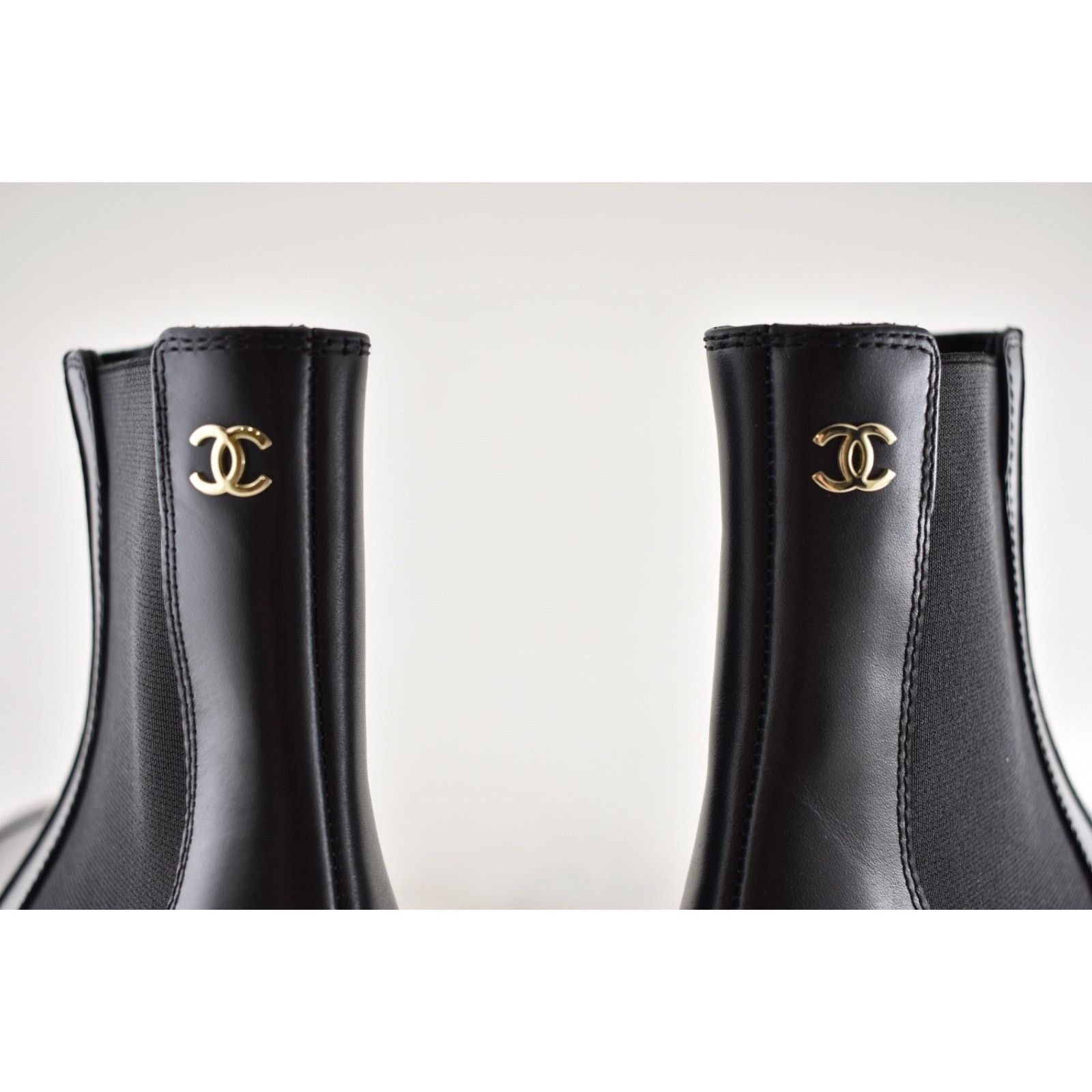 Chanel Chanel 24B Calfskin CC Logo Pull On Chelsea Platform Boot 42 Size US 11 / IT 41 - 15 Thumbnail