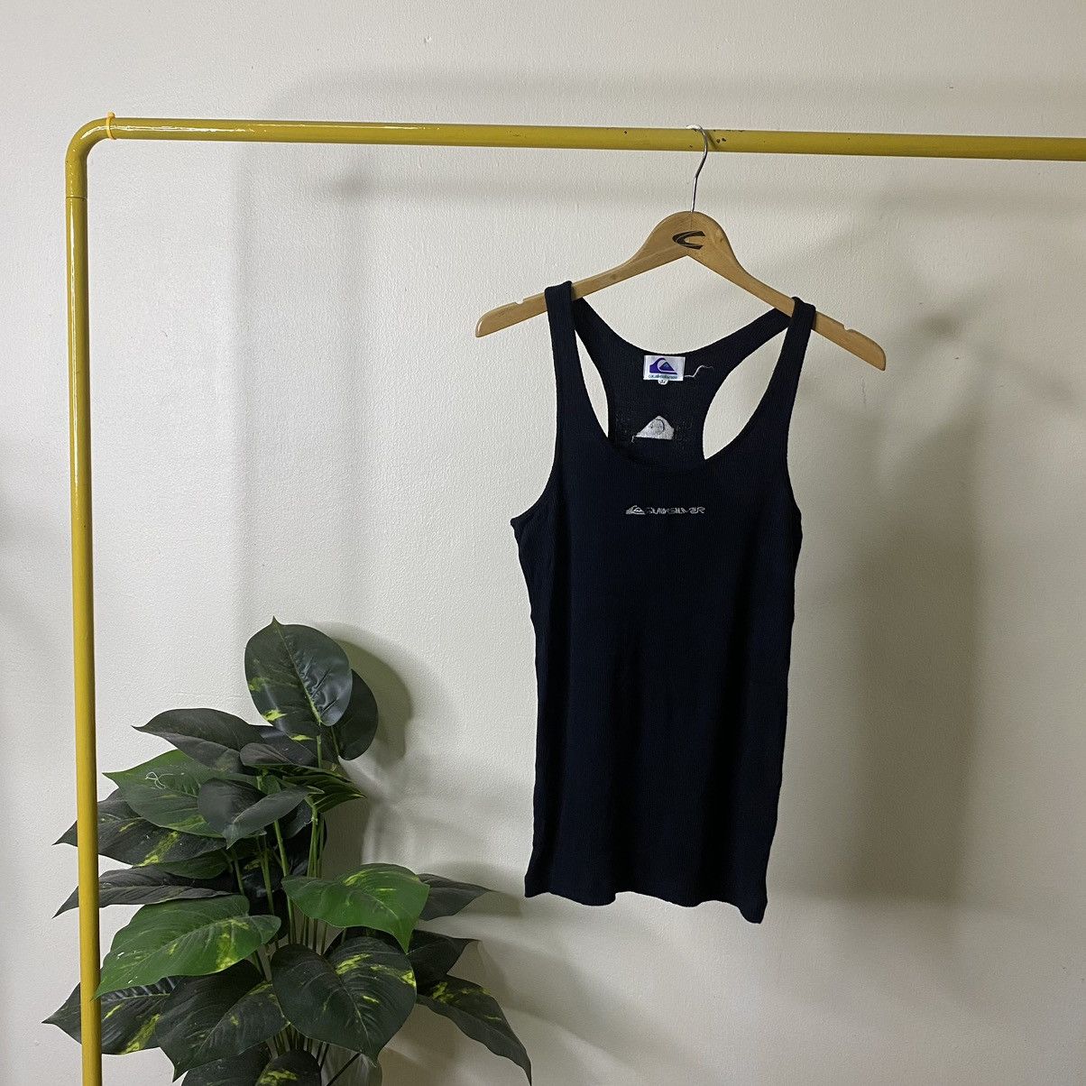 Quiksilver Vintage 1990s Quiksilver Surf Embroidery Script Tank Top Size XS / US 0-2 / IT 36-38 - 1 Thumbnail
