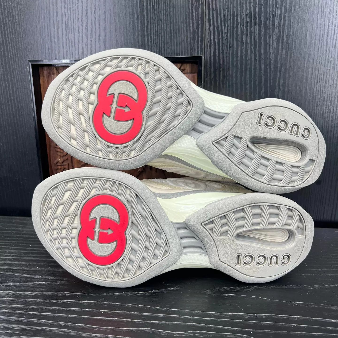 Gucci Gucci Run Cream Women's 37.5 Sneaker Size US 7 / IT 37 - 5 Thumbnail