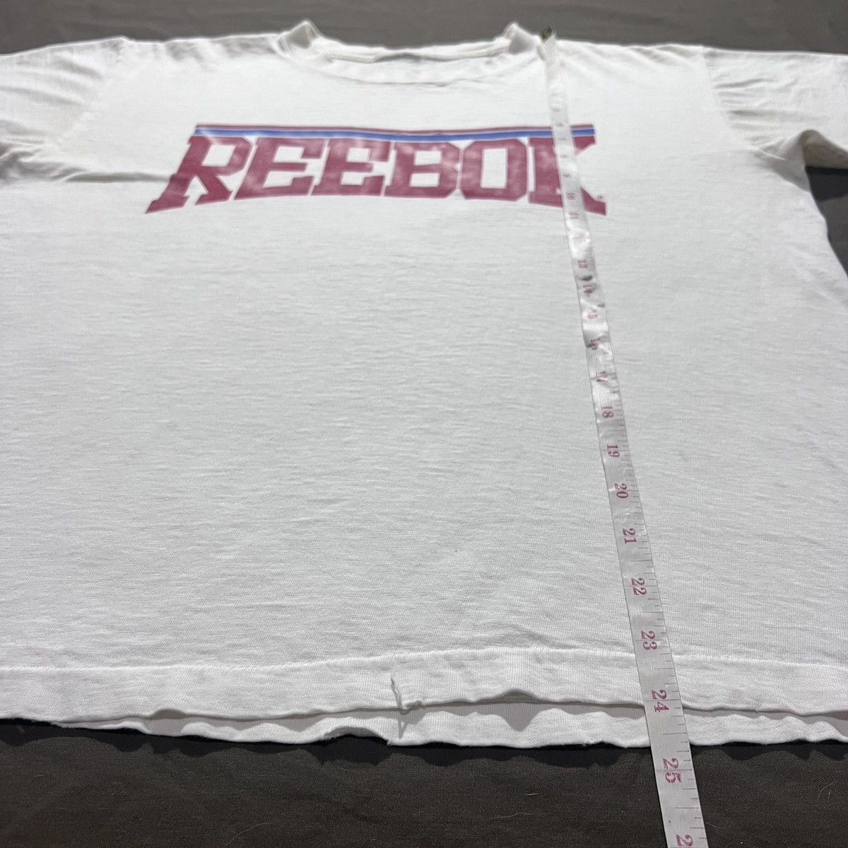 Vintage Vintage 80s 90s Reebok Tee Faded graphic sportwear Size US L / EU 52-54 / 3 - 15 Thumbnail